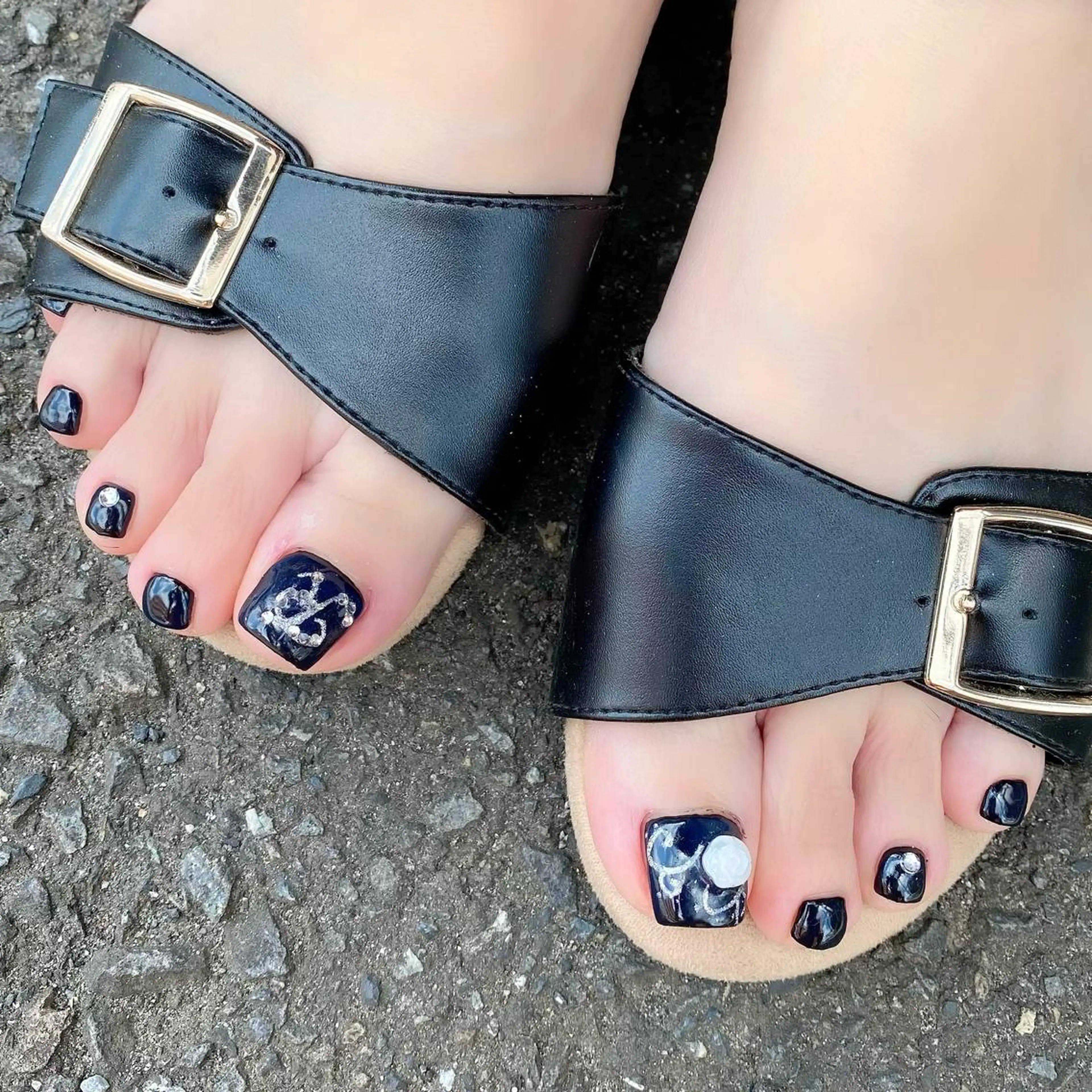 ネイル フットネイル シルバー 夏ネイル Salon Ｋのネイルデザイン