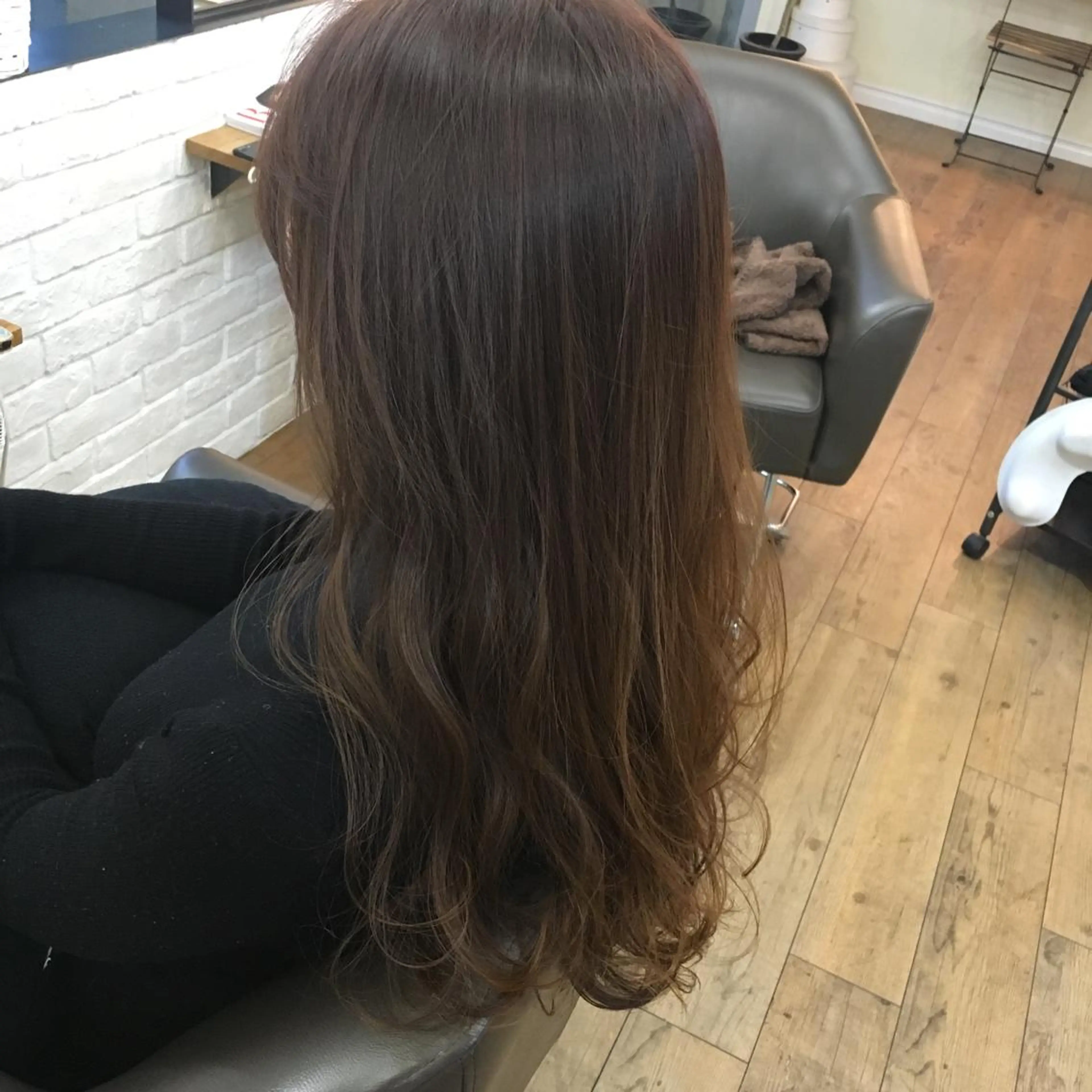 ロング カラー ブラウンカラー グラデーションカラー パープルカラー パープルブラウン ヘアカラー トリートメント 上川 美幸のヘアスタイル