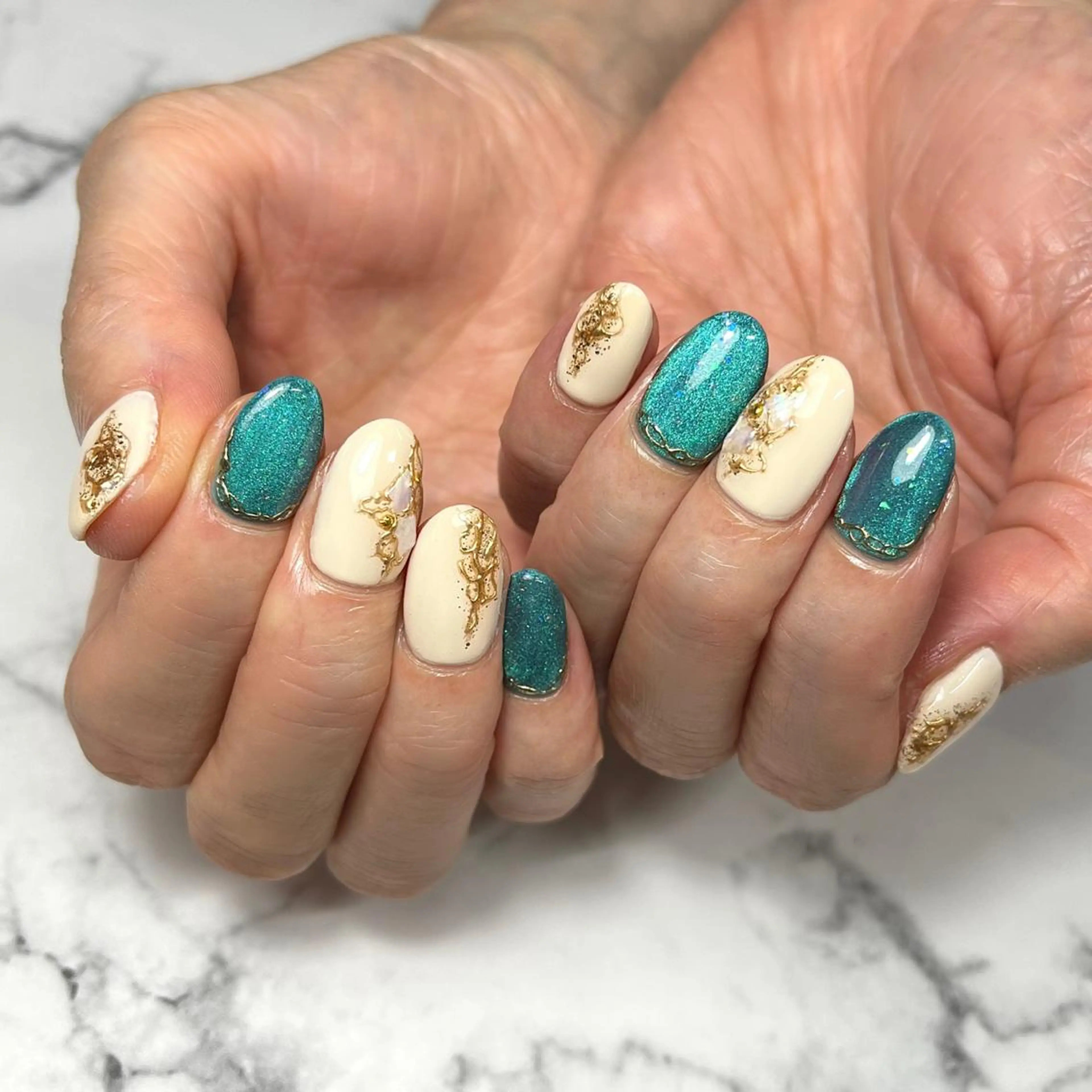 ネイル アートネイル ジェルネイル ゴールド グリーン 氷ネイル・うるうるネイル ハンドネイル NAIL NOWのネイルデザイン