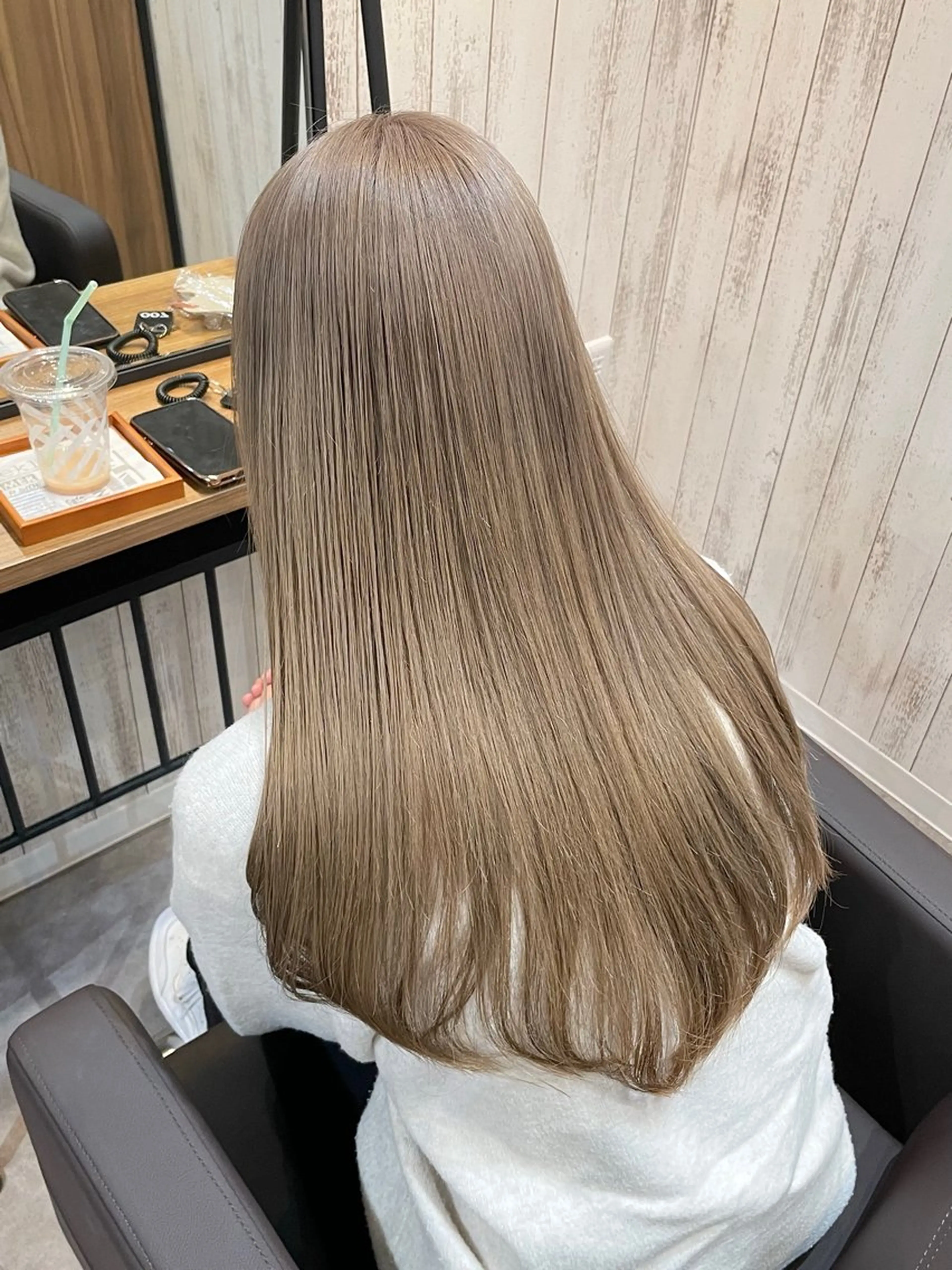 カラー ヘアカラー ハイトーン✨酸性スト レート✨高田めぐみのヘアスタイル