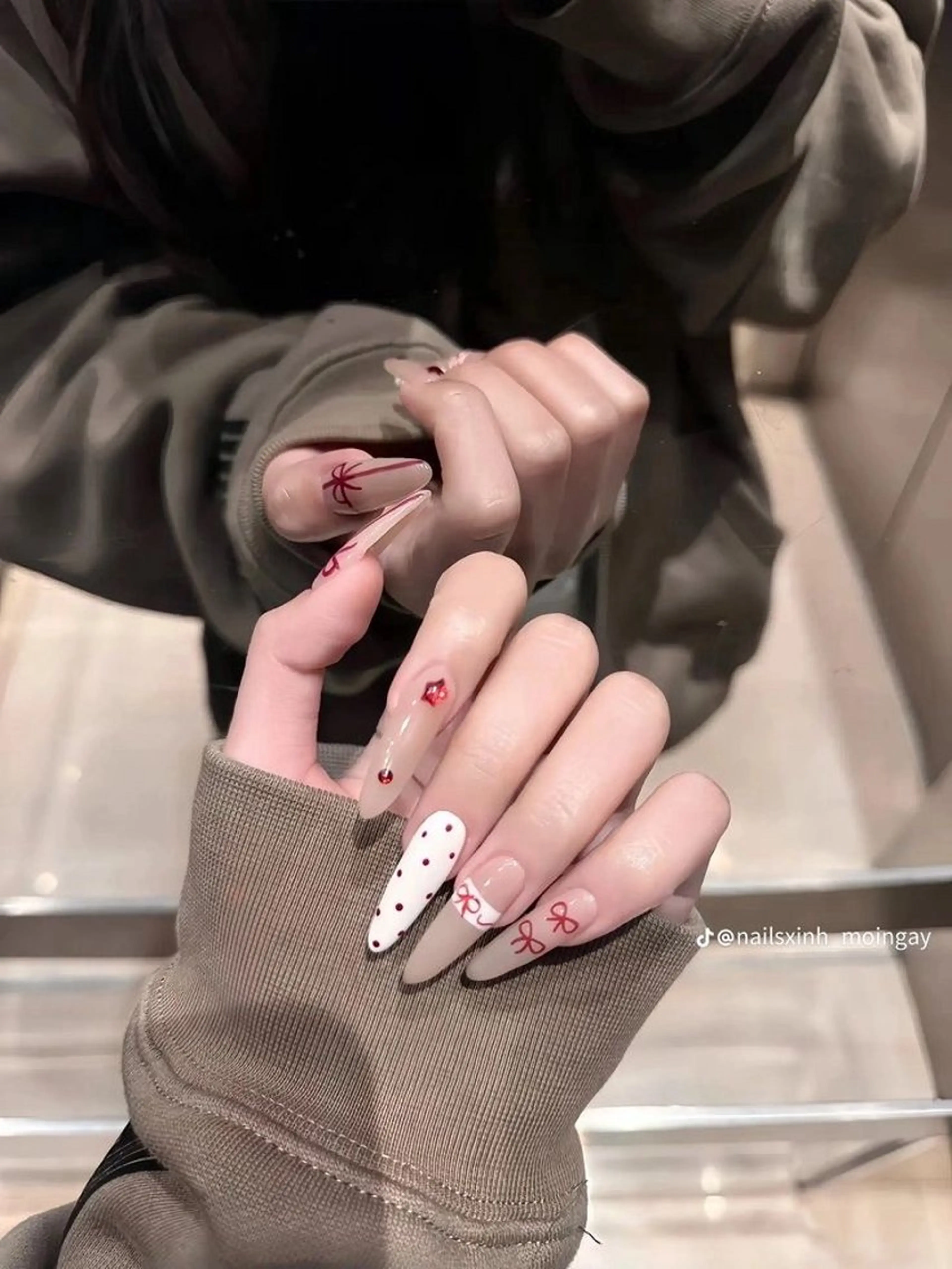 ネイル アートネイル フレンチネイル ジェルネイル 韓国ネイル 持ち込み 波 なみのネイルデザイン