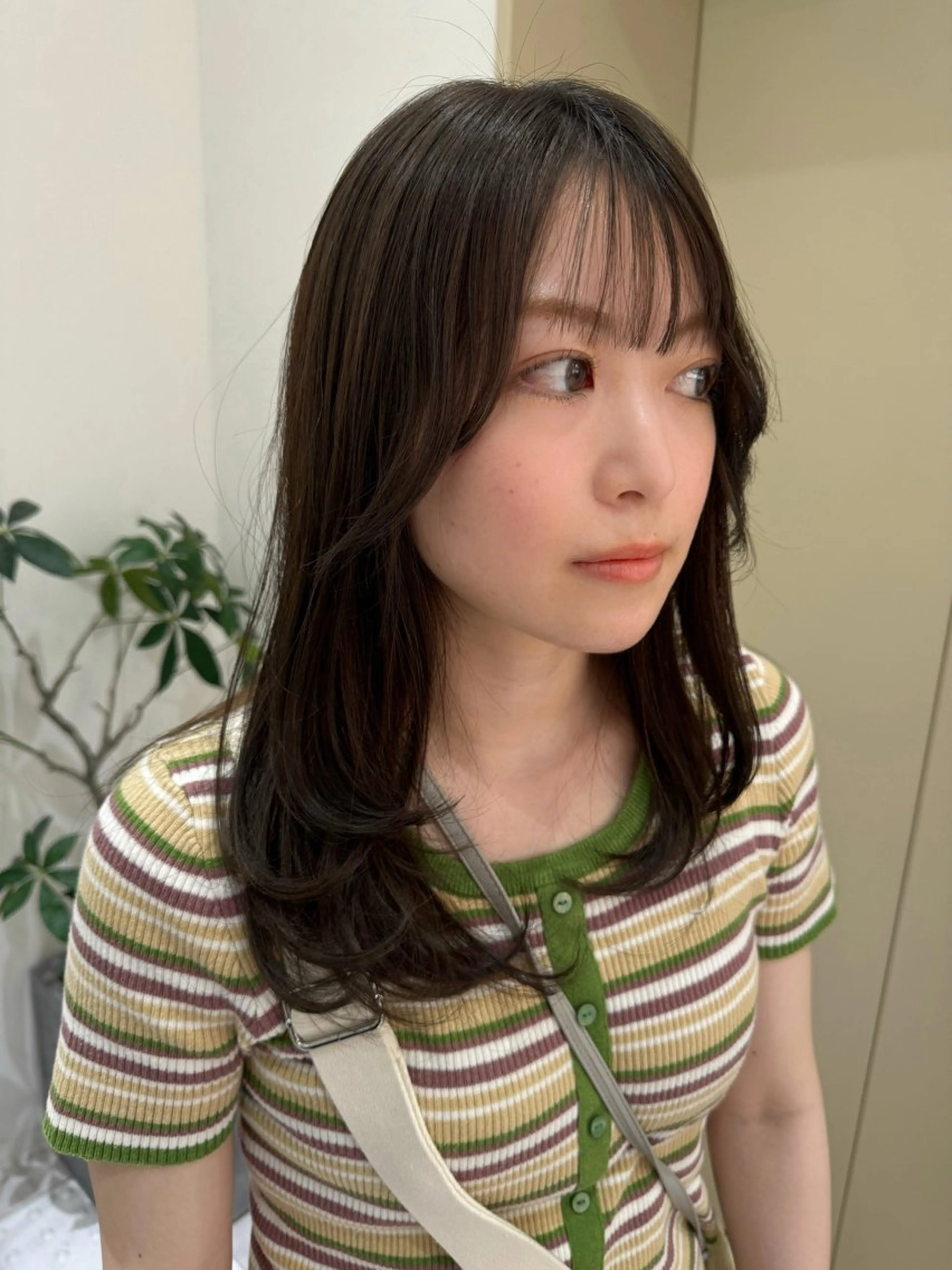 セミロング カラー グレージュ 顔周りカット レイヤーカット カット ヘアカラー トリートメント 透け 艶感カラー 顔周り 齊木 勇人のヘアスタイル