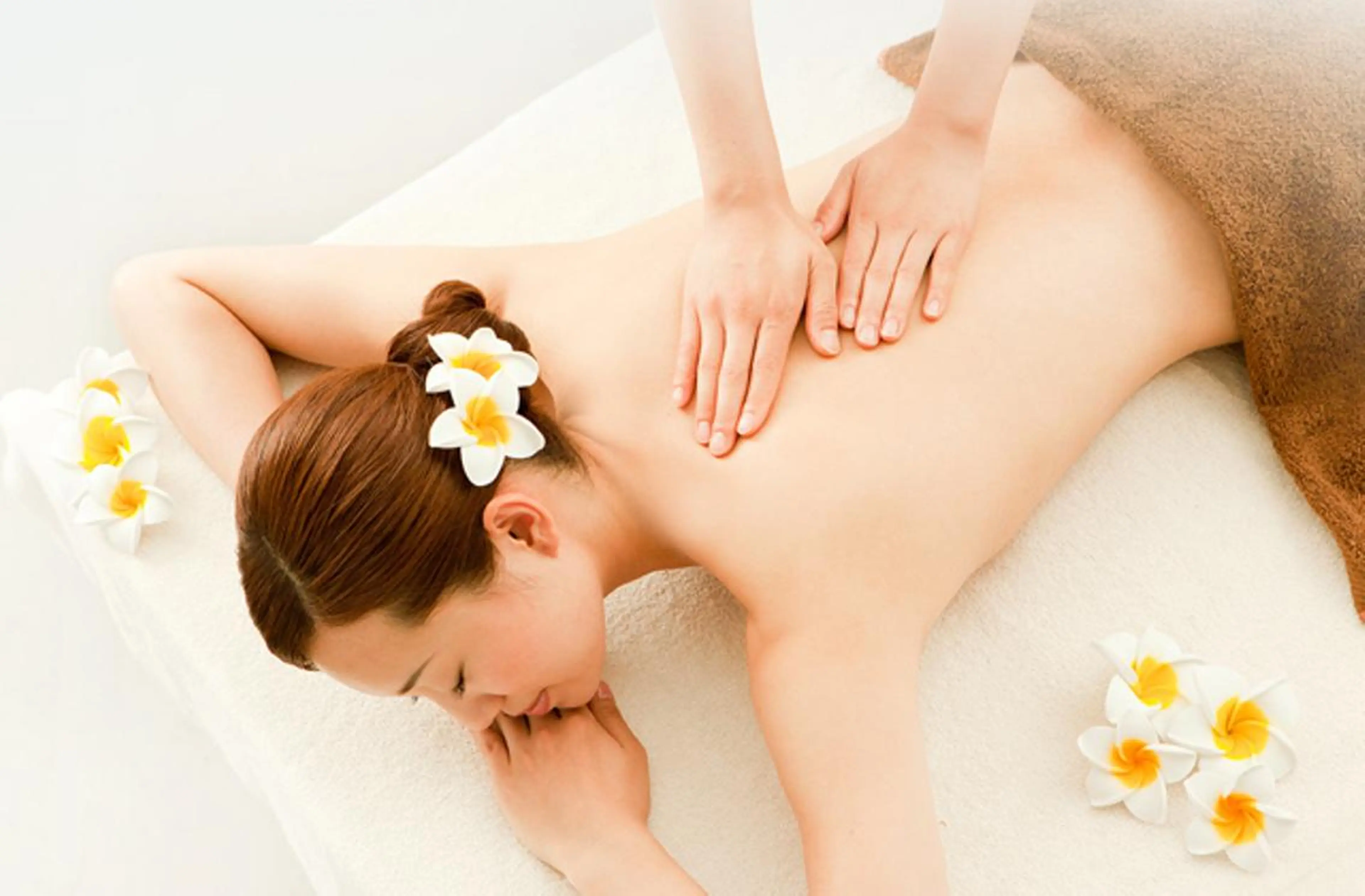 Acupuncture  salon LINOA リノア鍼灸院所属・ヘッドスパ鍼/小顔鍼 耳ツボ 　LINOAのエステ・リラクイメージ