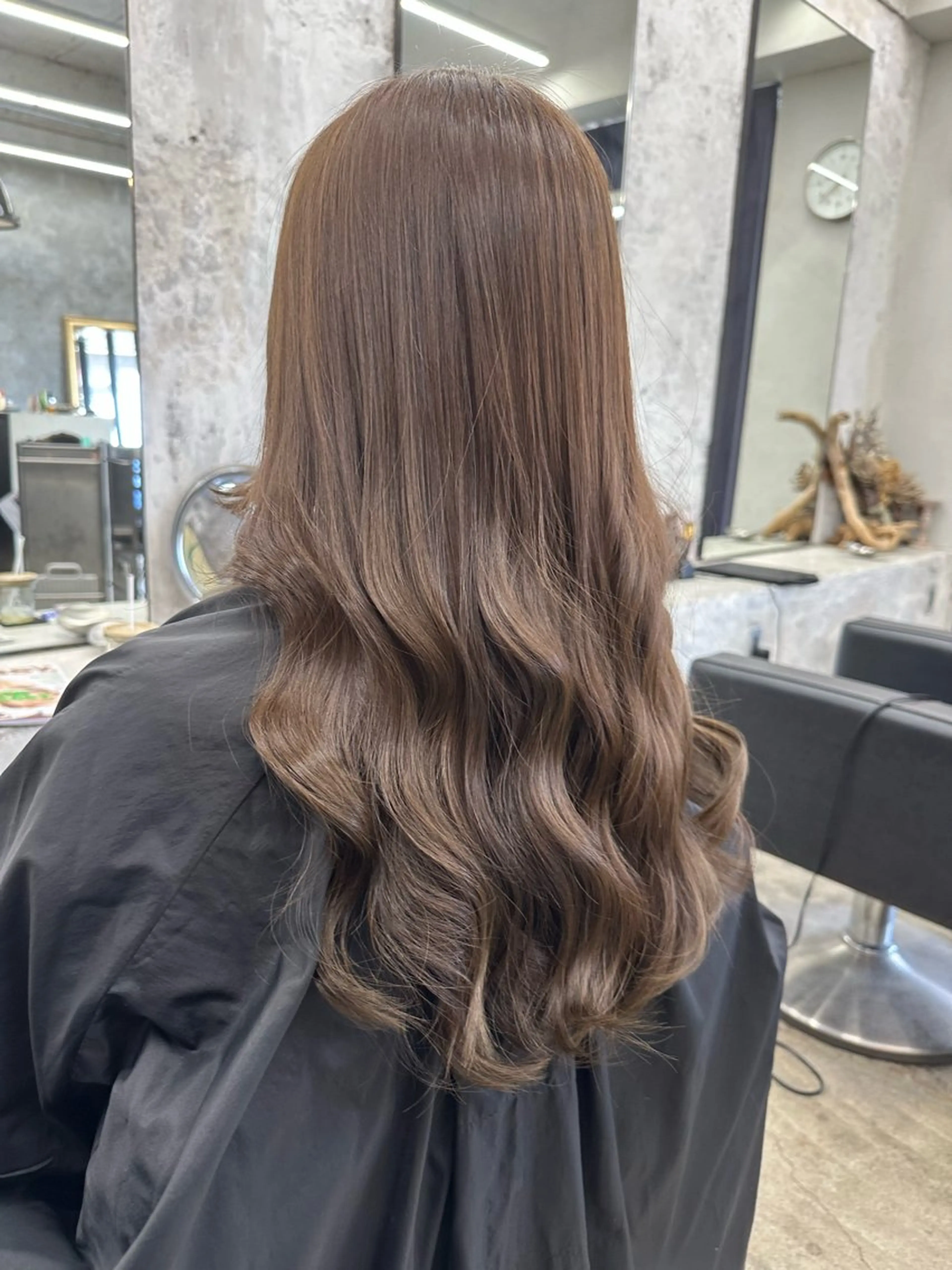 ロング カラー アッシュ ベージュカラー カット ヘアカラー トリートメント 🪐LANDS🪐 福垣 海也のヘアスタイル