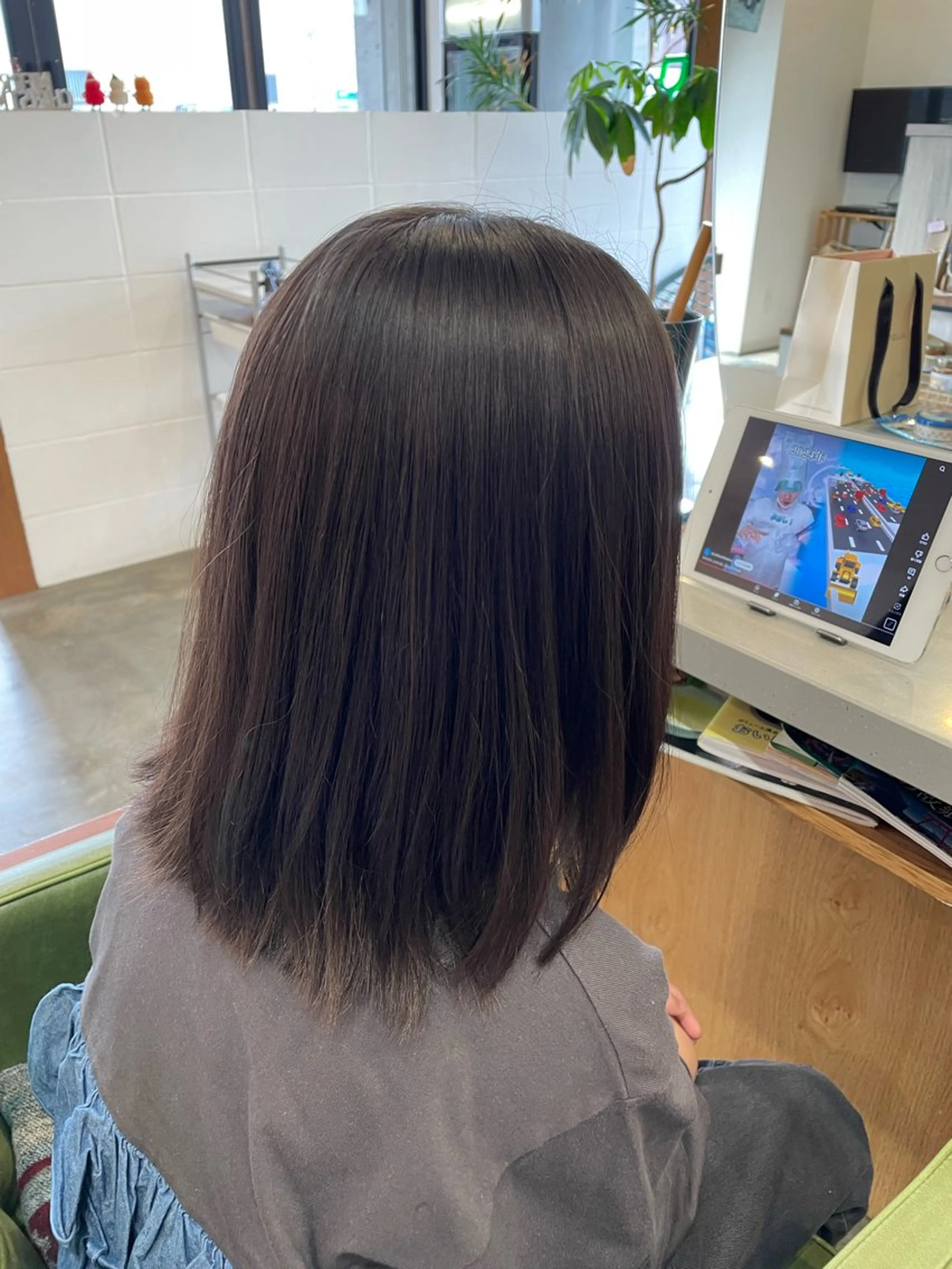 ミディアム キッズ カット 縮毛矯正 トリートメント サイトウ アヤナのヘアスタイル