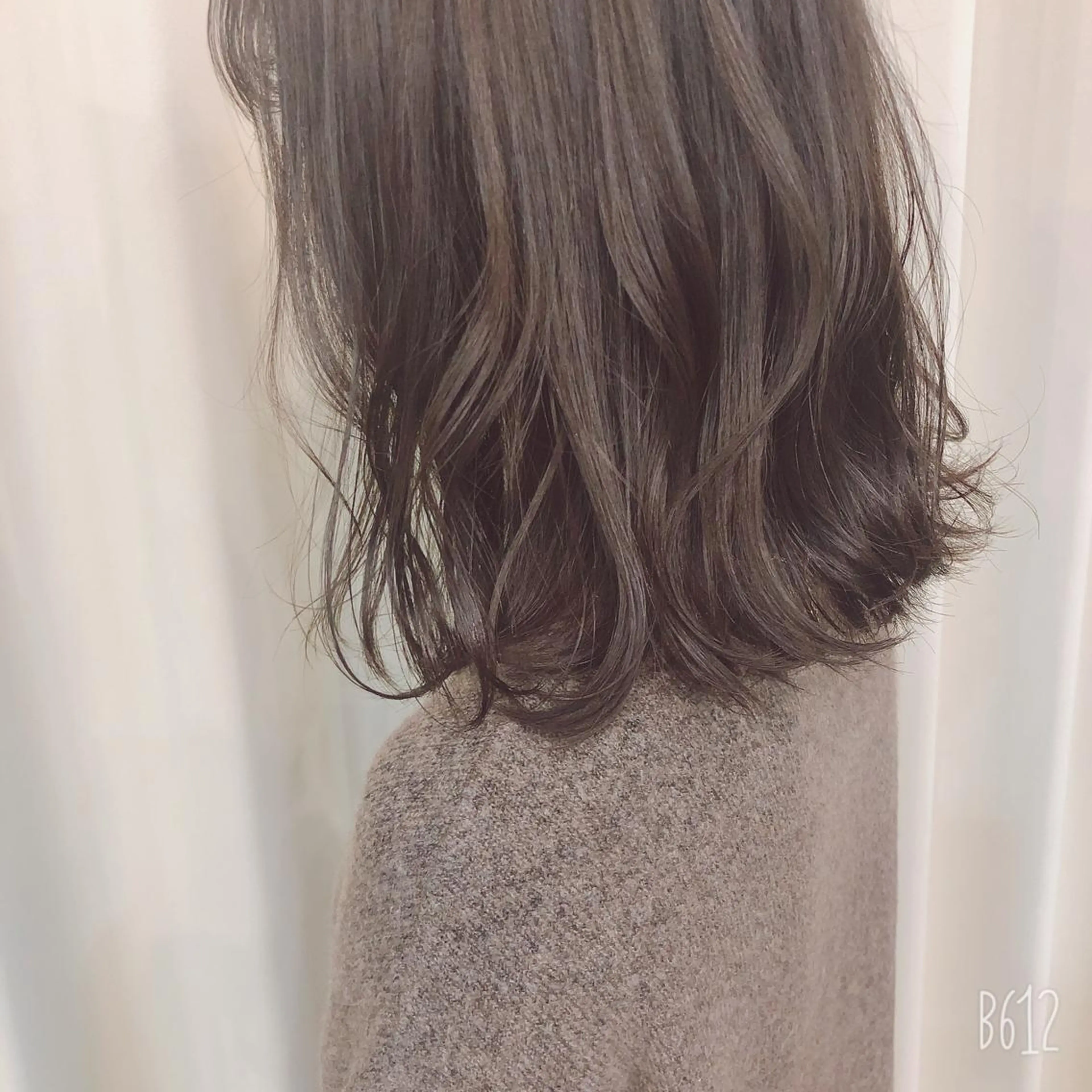 ミディアム 中東 真子のヘアスタイル