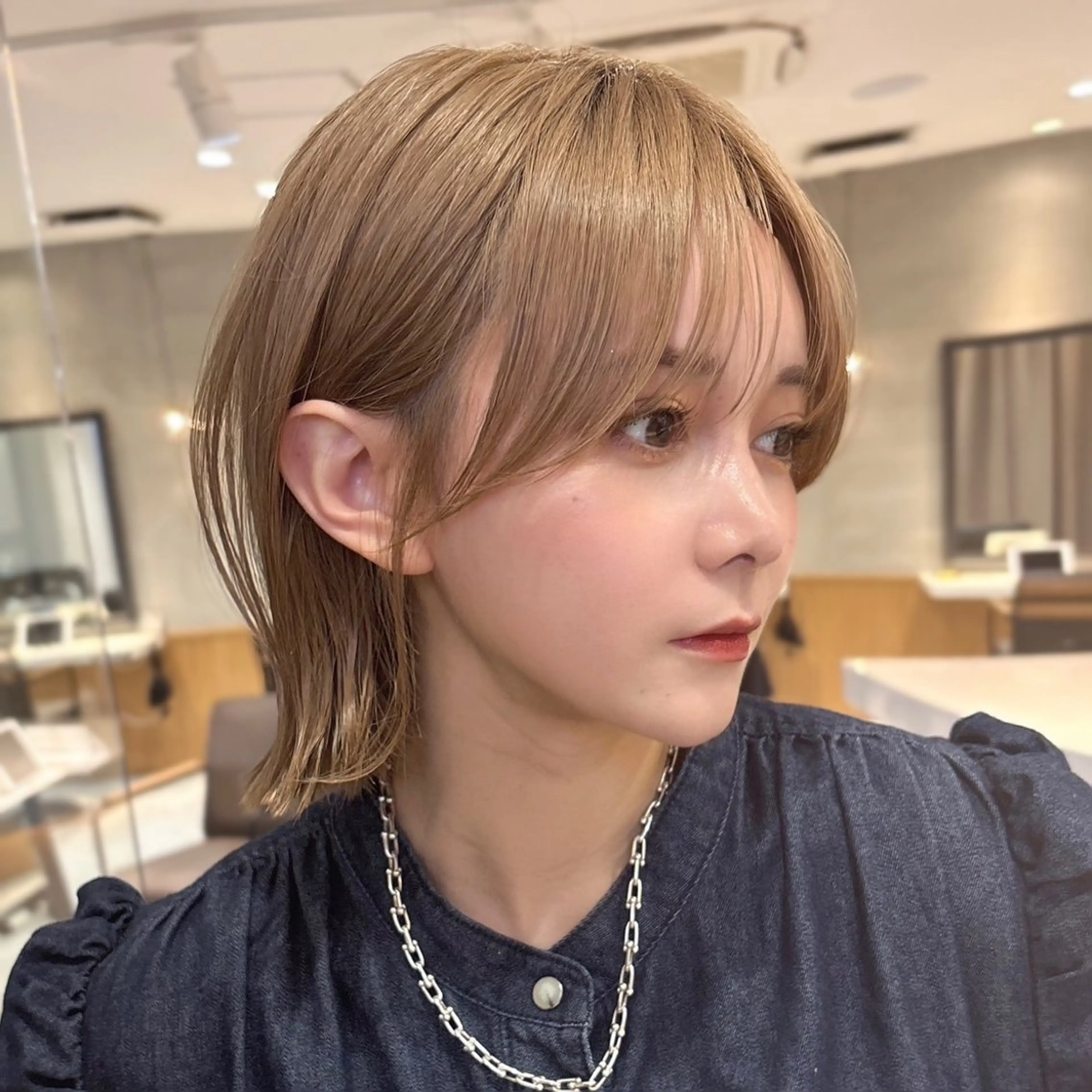 ミディアム カラー ヘアカラー トリートメント 💛美髪ハイトーン LEON🩶のヘアスタイル