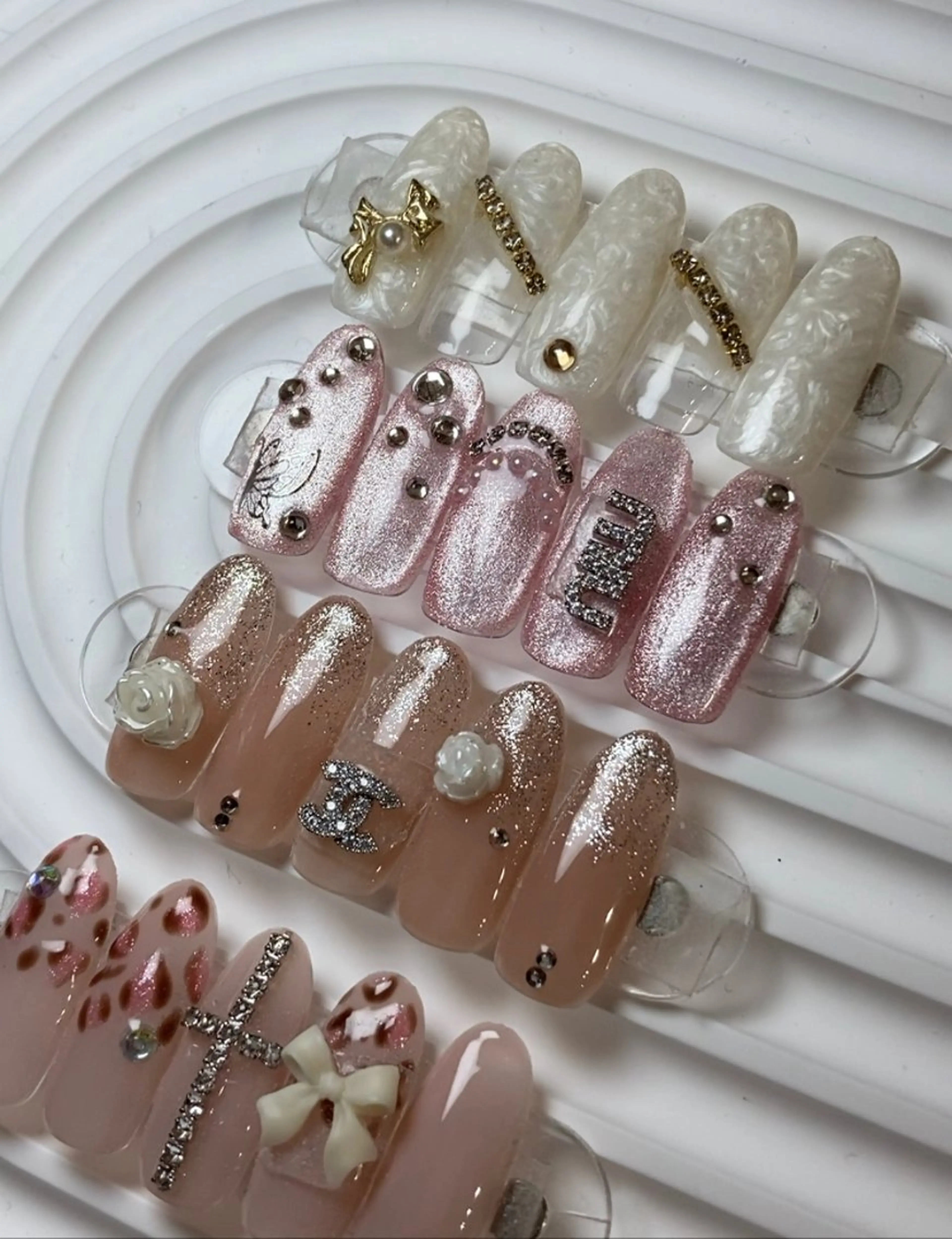 ネイル アートネイル 韓国ネイル マットネイル ミラーネイル ニュアンスネイル 🎀 Divas _Nagoyaのネイルデザイン