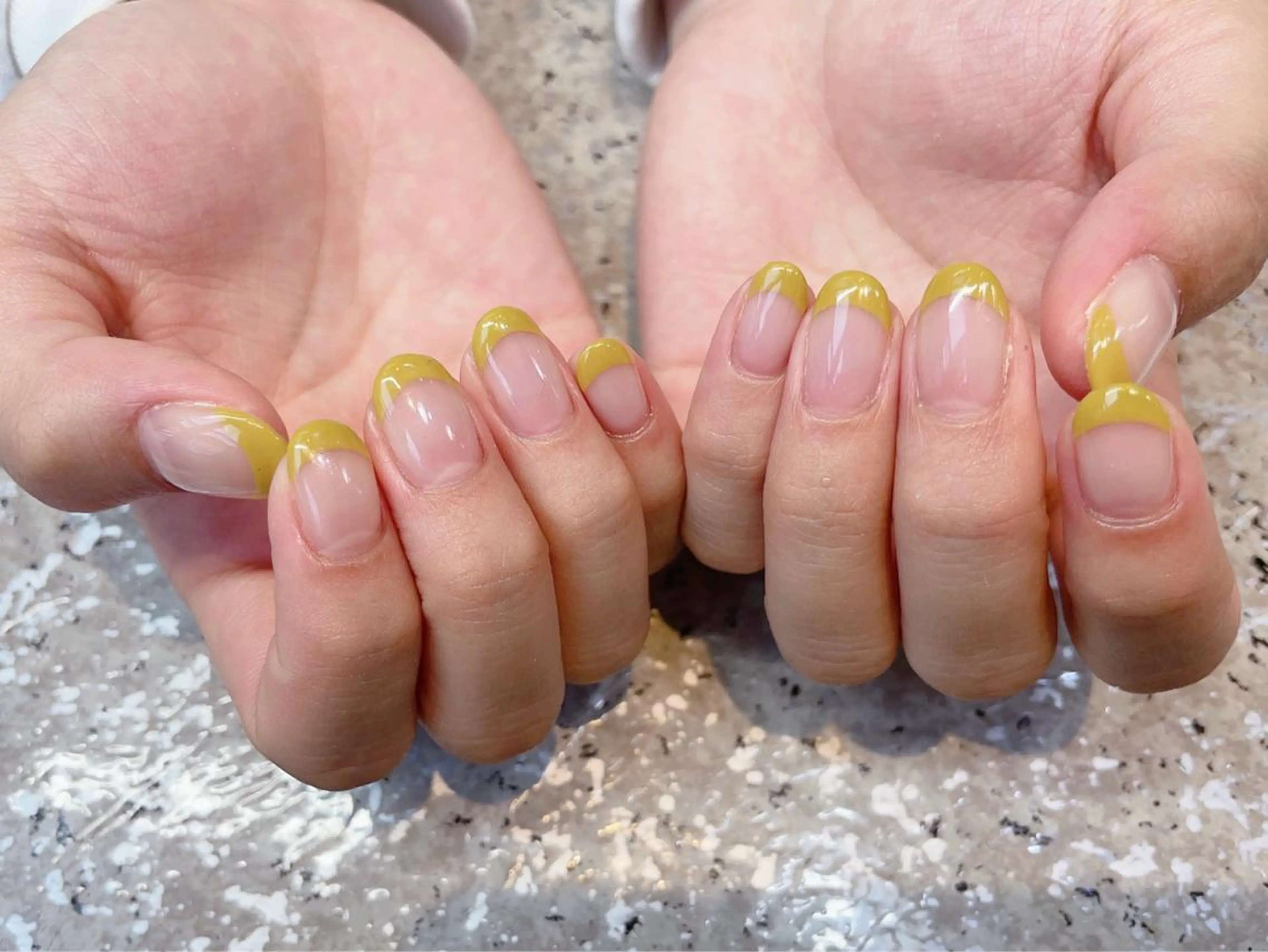 ネイル フレンチネイル 黄色 ハンドネイル NAIL GALLERY Avant【アヴァン】伊丹店所属・Avant Sakiのネイルデザイン