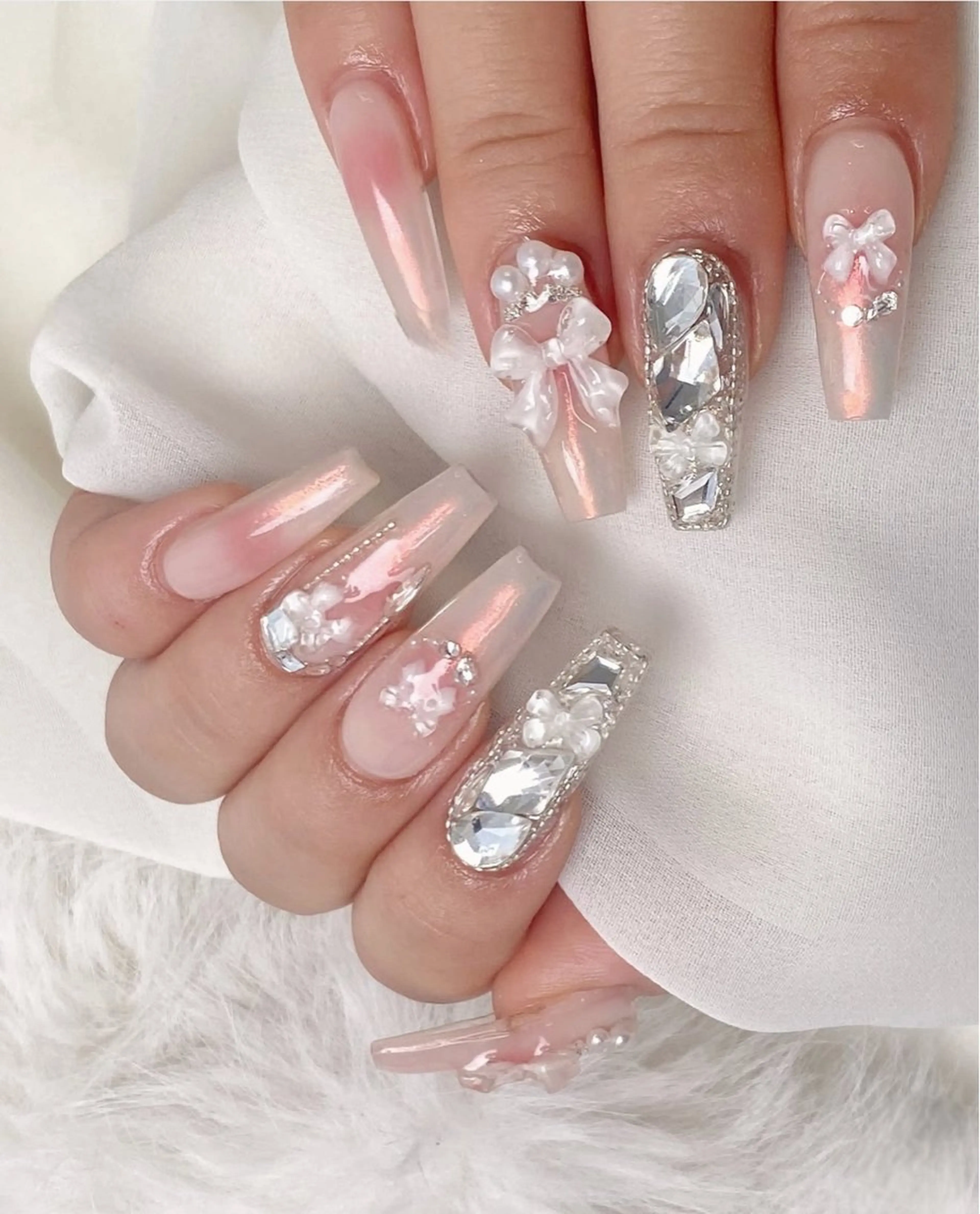 ネイル アニマル柄 オーロラネイル チークネイル フラッシュネイル ジェルネイル ハンドネイル T.A Nail Salonのネイルデザイン