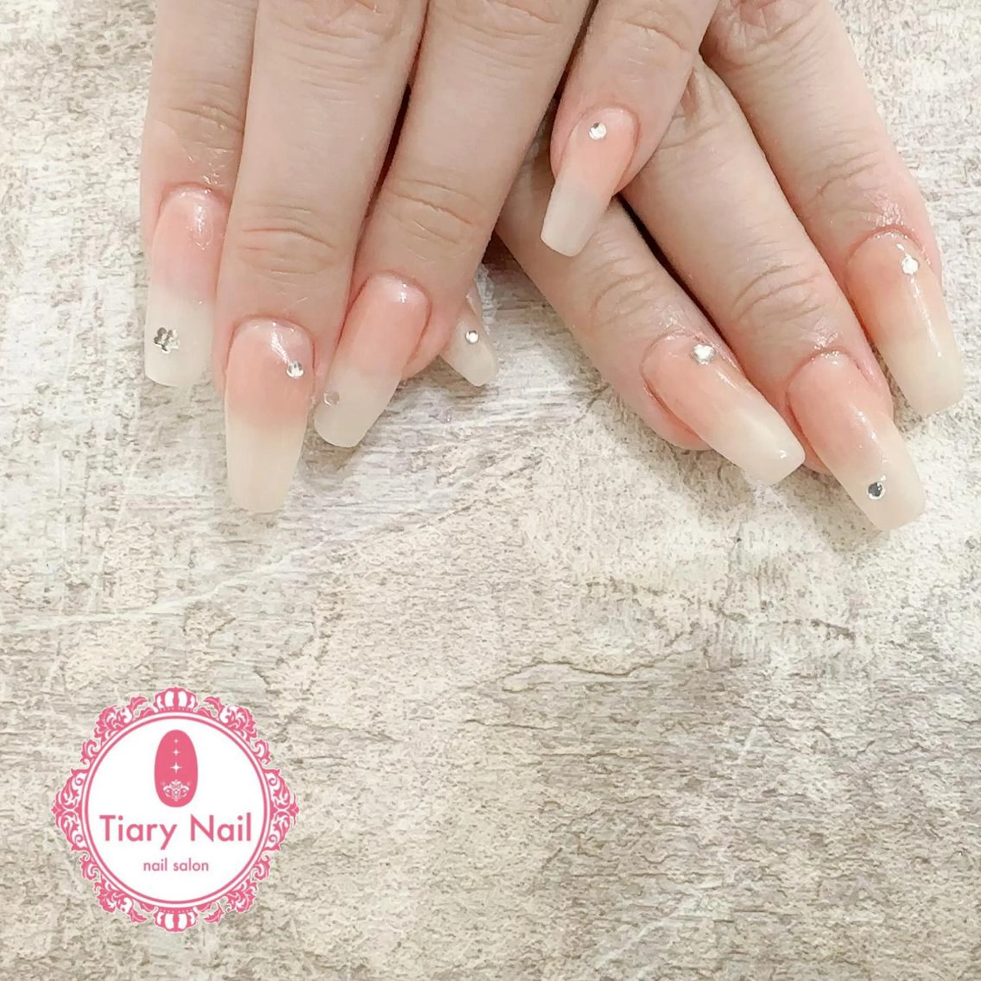 ネイル tiarynail K Kのネイルデザイン