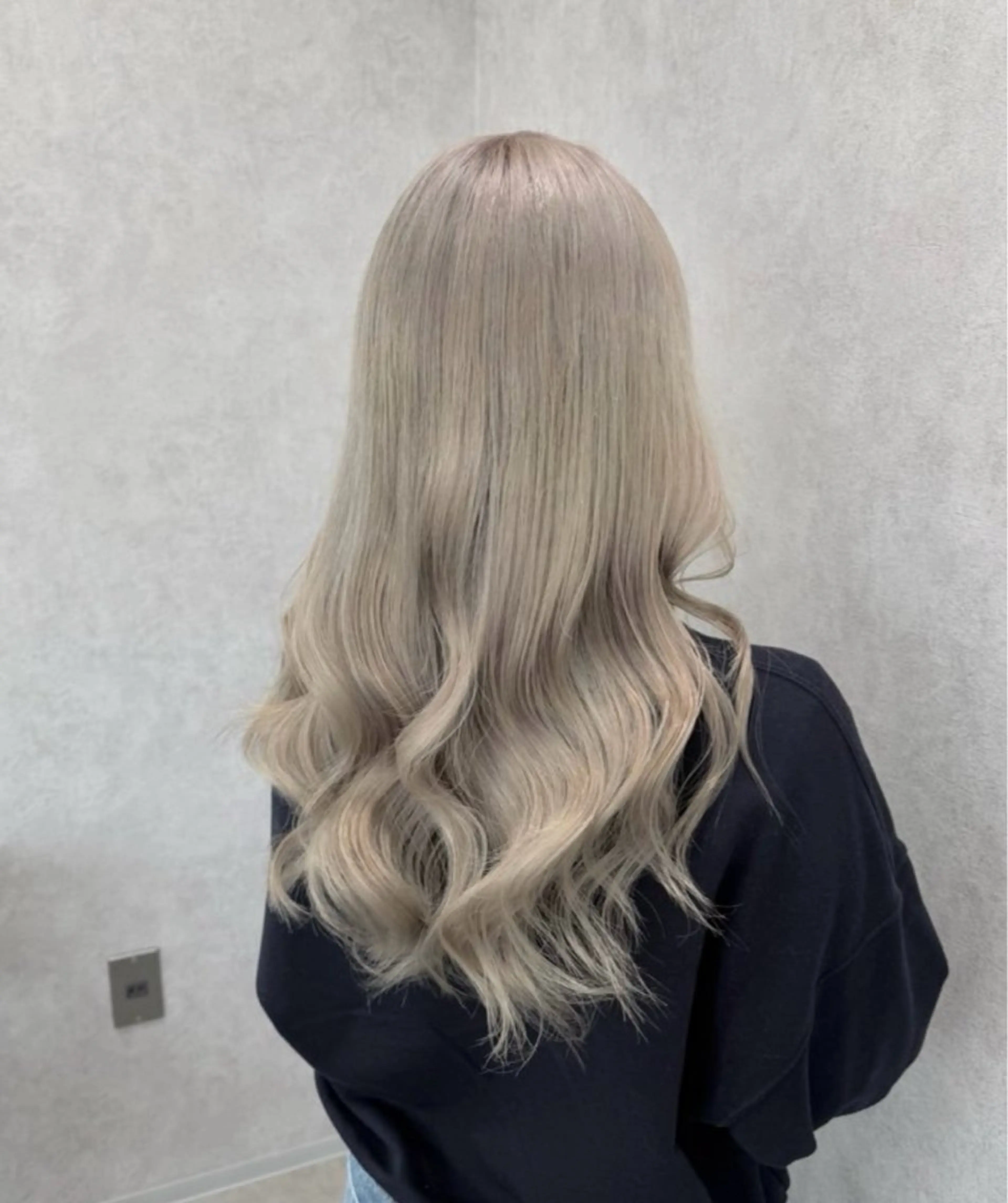 ロング カラー グレージュ ハイトーンカラー 🩷hair salon dot. tokyo color 🩷所属・ハイトーンカラー ⌇Hao 🎀✮のヘアスタイル