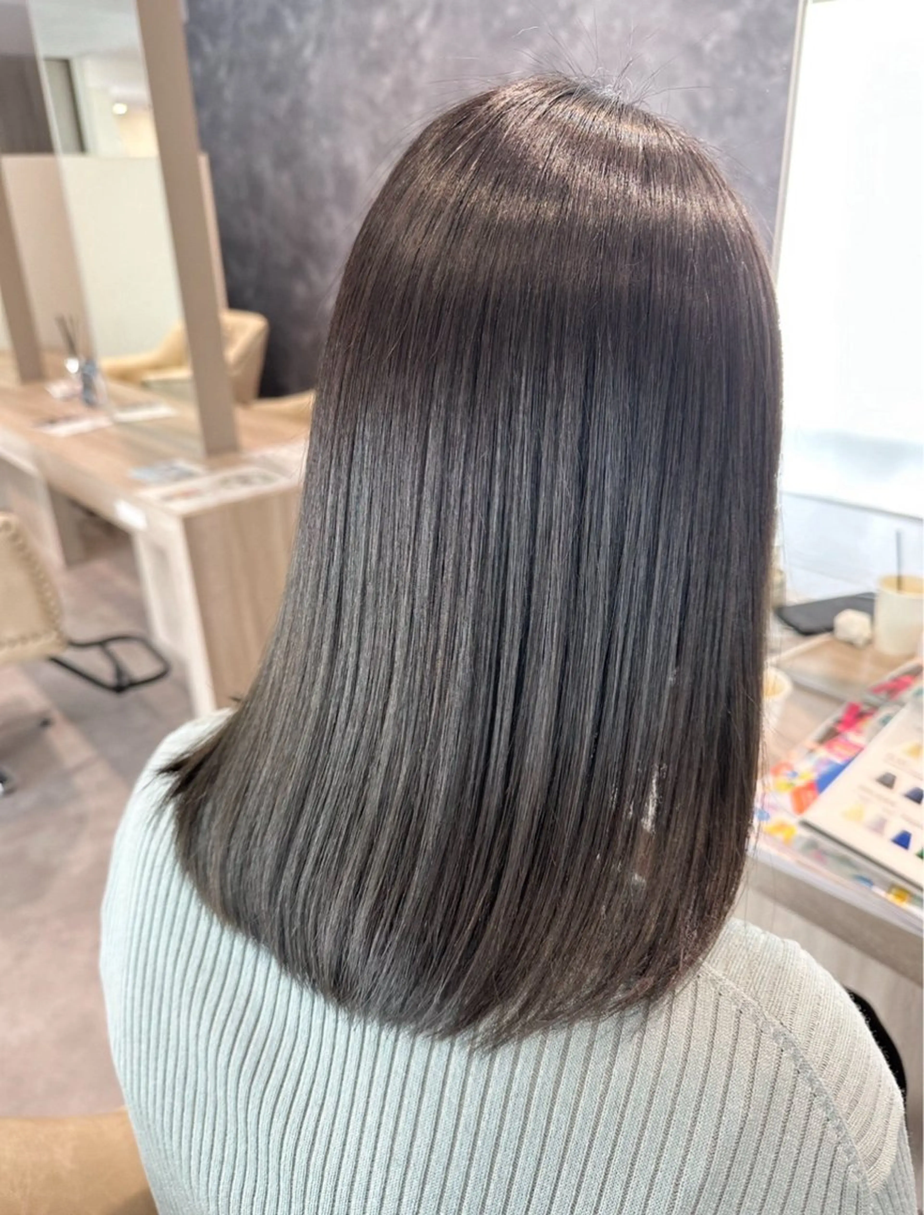 セミロング カラー ヘアカラー 五ノ井 一世のヘアスタイル