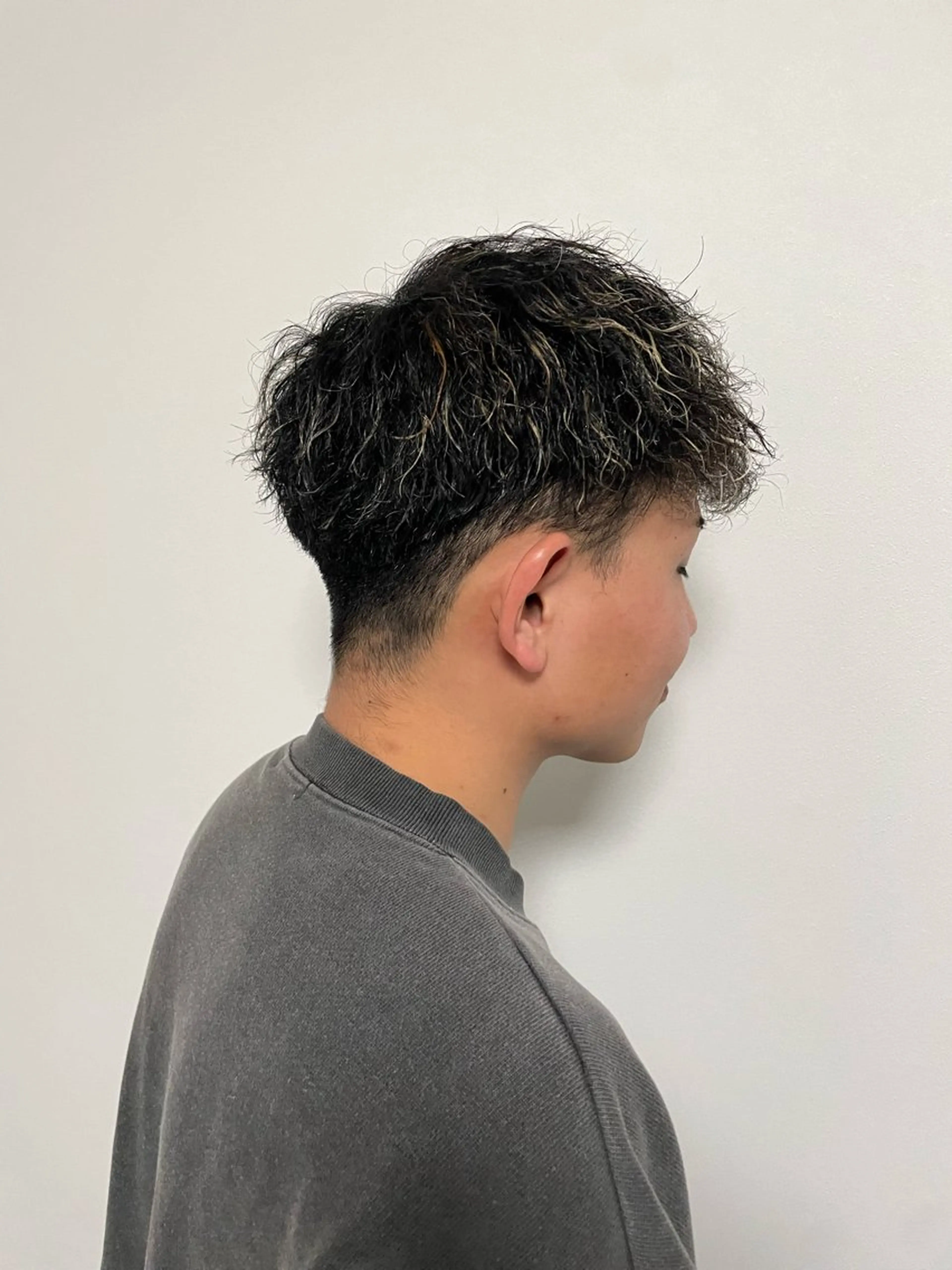 パーマ メンズ メンズハイライト メンズパーマ ツイストスパイラルパーマ スパイラルパーマ la fith hair too.所属・la fith hinaのヘアスタイル