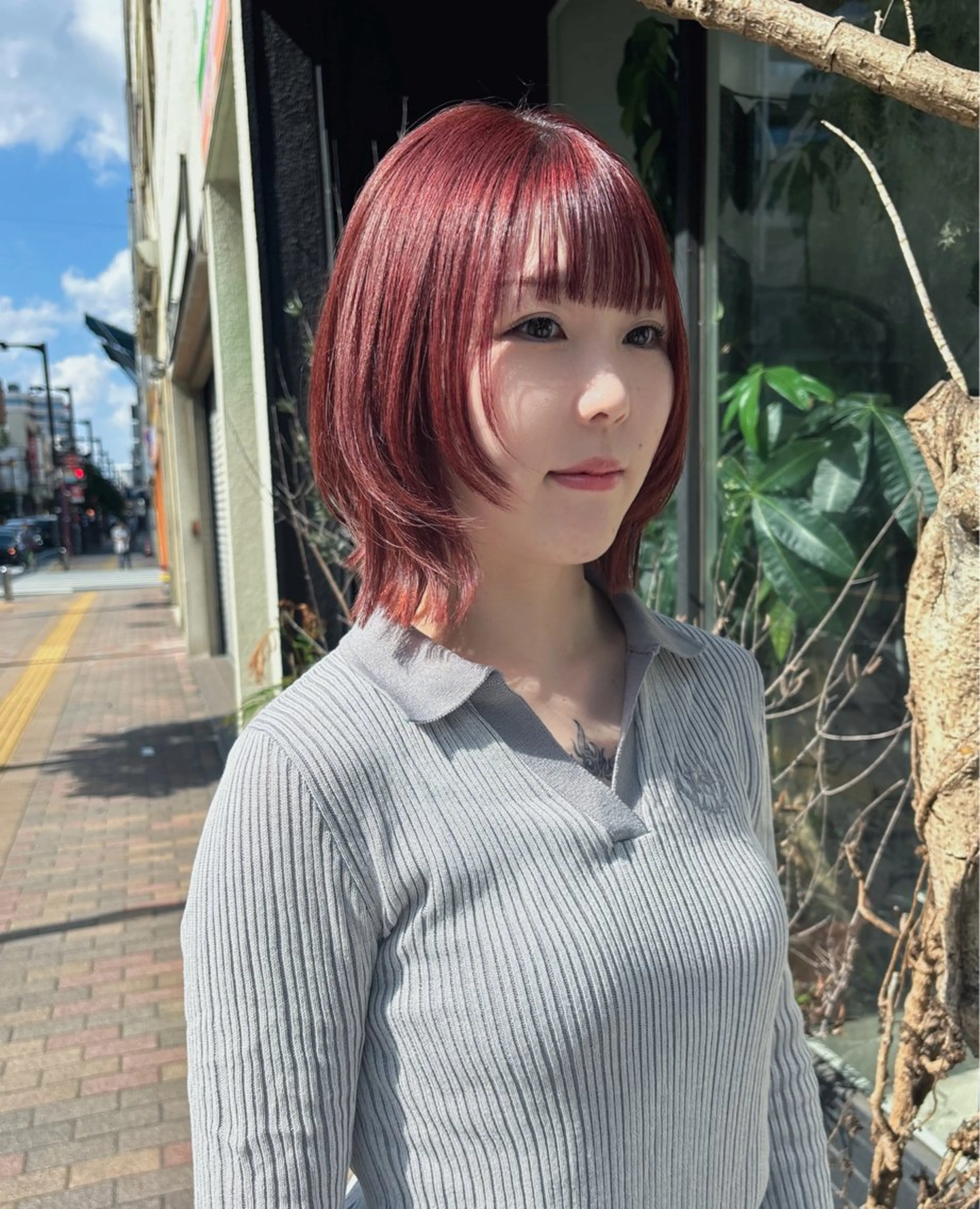 ショート カラー ブリーチ ボルドーカラー ブリーチなしカラー カット ヘアカラー トリートメント Ann. /レイヤーカットのヘアスタイル