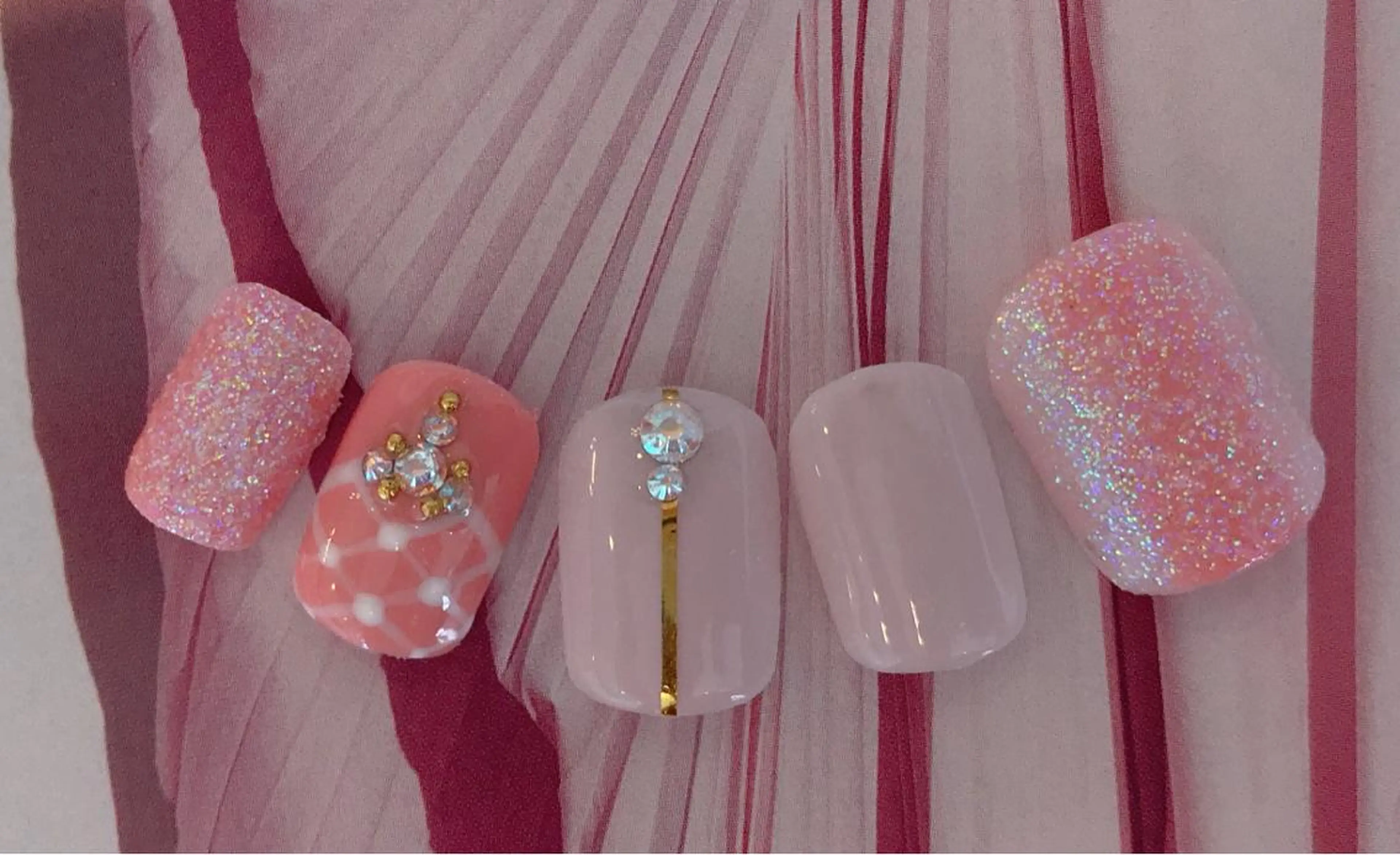 ネイル ハンドネイル ネイル ティアラのネイルデザイン