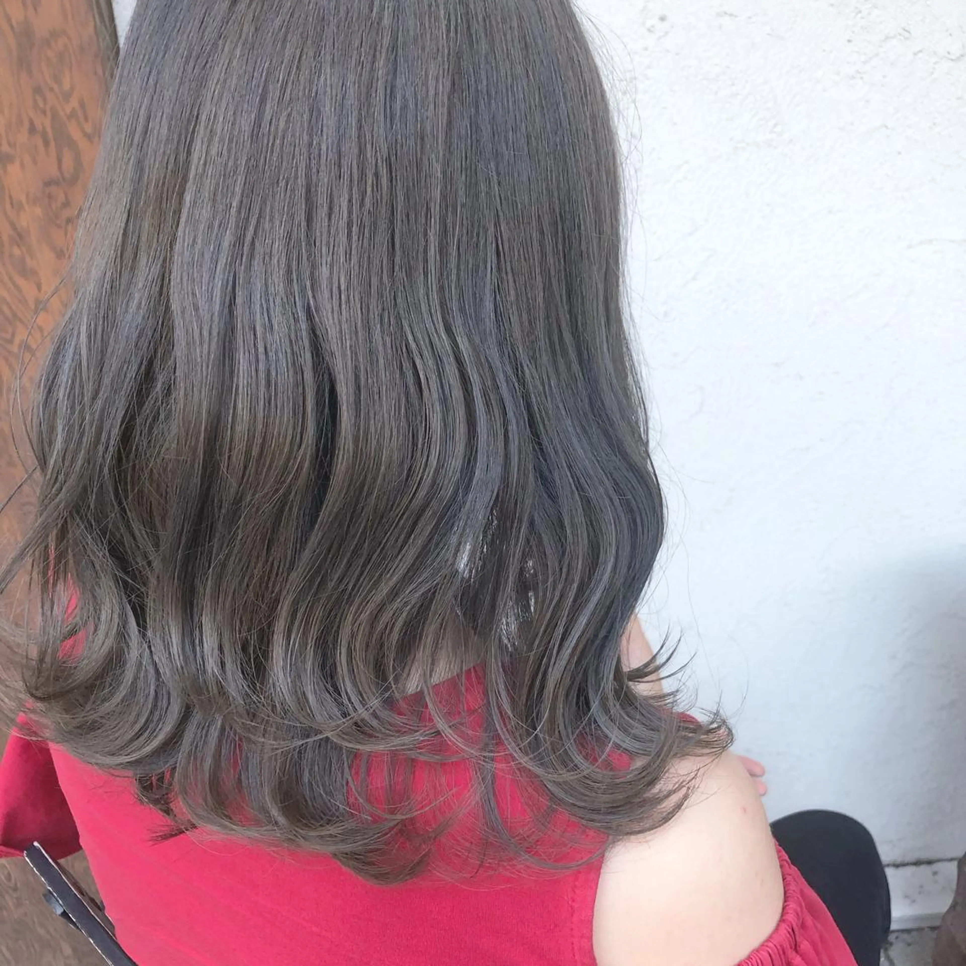 ミディアム カラー ブリーチ 透明感カラー カット ヘアカラー トリートメント ヘアセット 艶髪育成サロン 京橋　shinのヘアスタイル