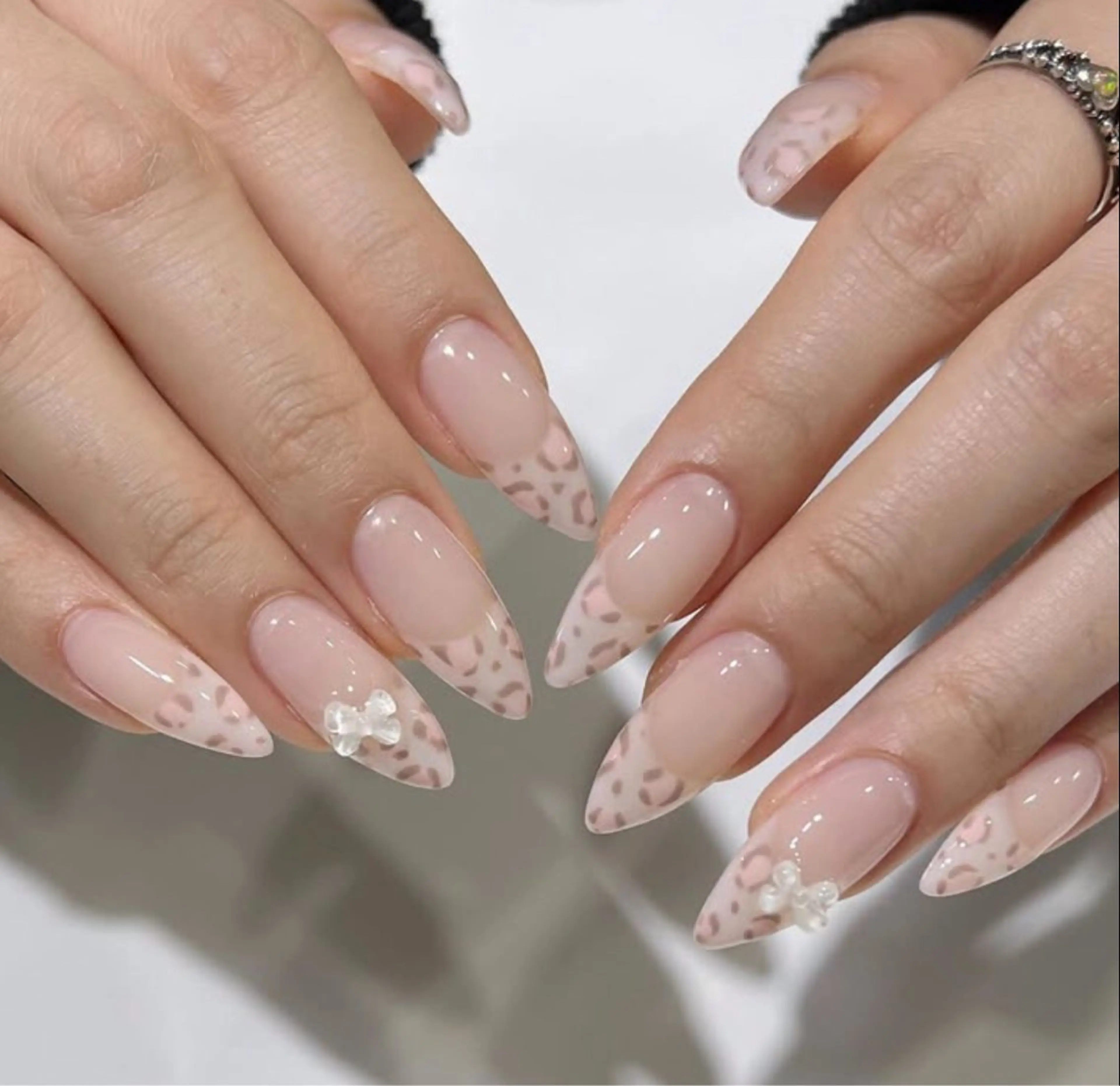 ネイル 長さ出し グラデーション キラキラネイル 韓国ネイル ラメ(グリッター) ハンドネイル ハンドケア Chisa Nail Studio所属・チ サのネイルデザイン