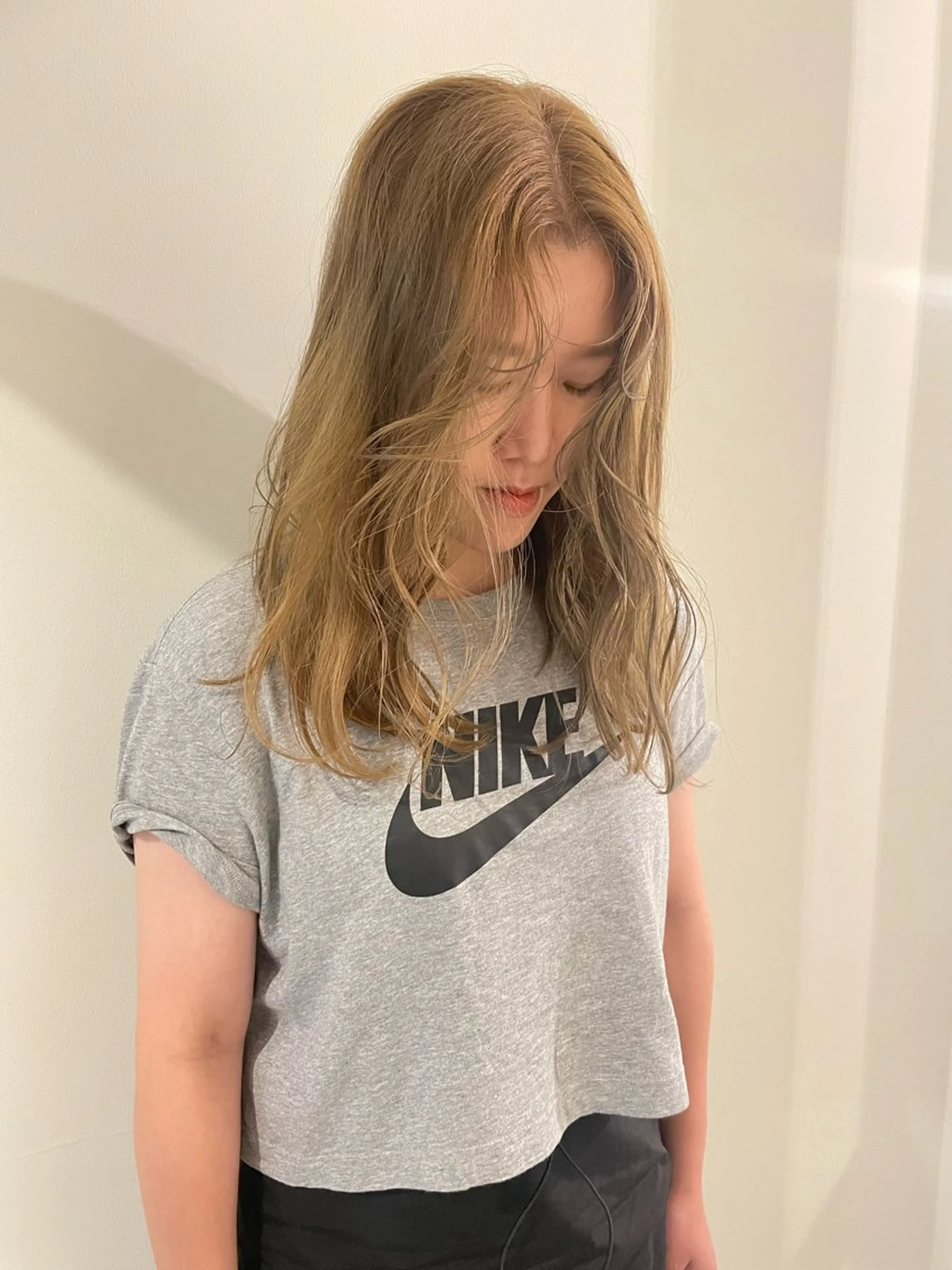 セミロング カラー ベージュカラー ブリーチ ヘーゼル 外国人風カラー ヘアカラー 渋谷 留菜のヘアスタイル