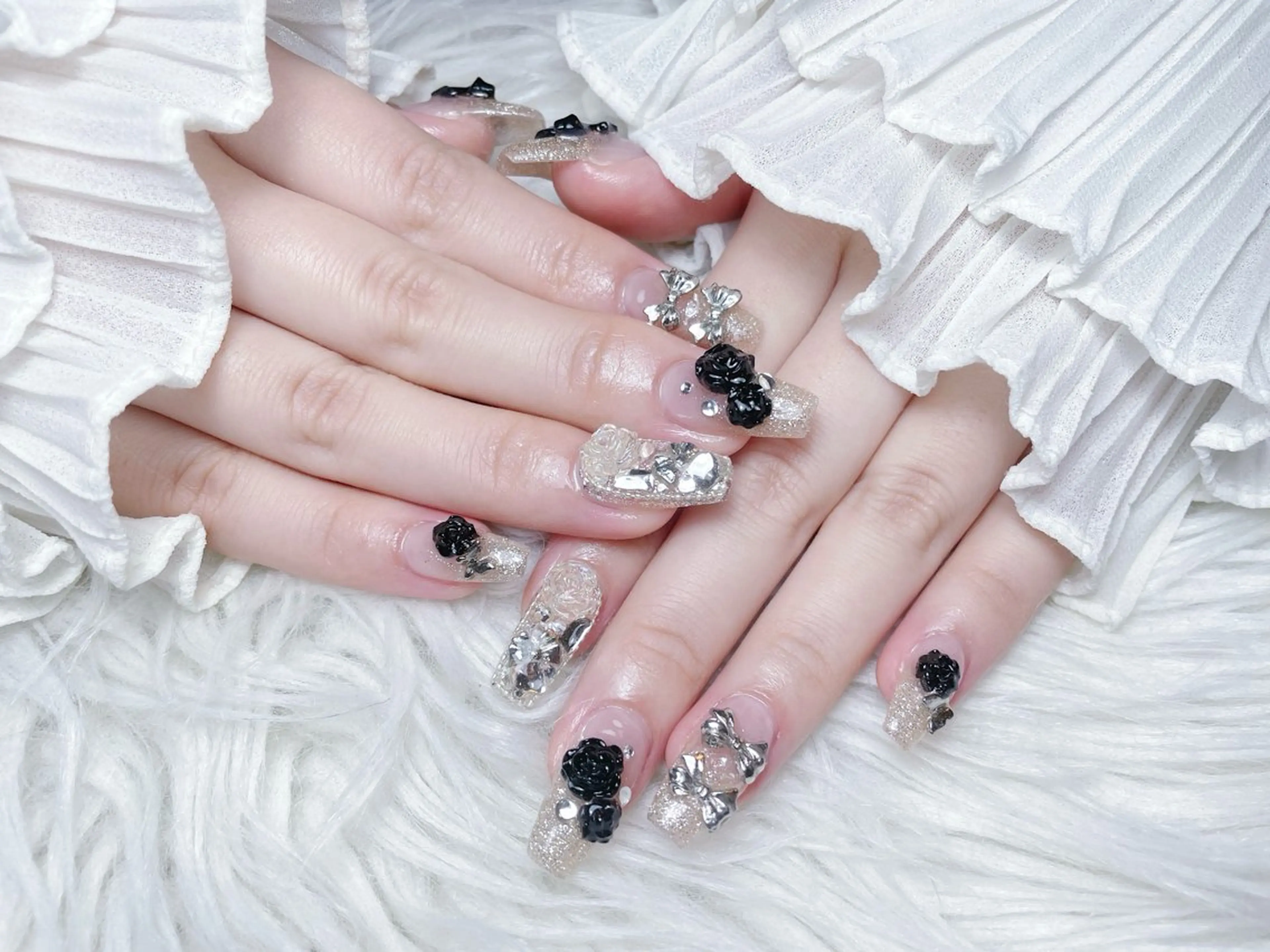 ネイル チークネイル 長さ出し フラワーネイル フレンチネイル ガーリー ハンドネイル NEW NAIL所属・NEW NAIL 池袋のネイルデザイン