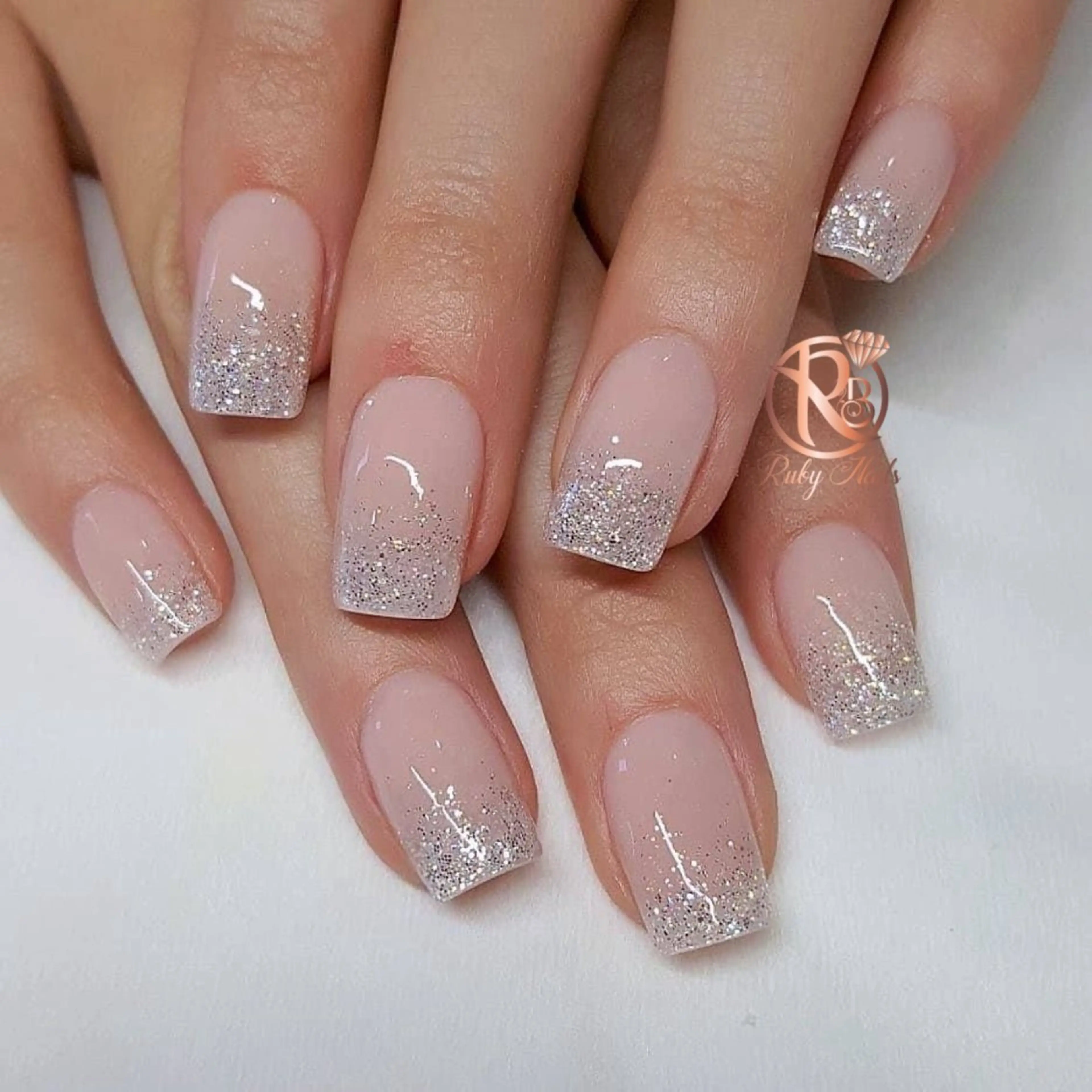 ネイル グラデーション キラキラネイル ピンク RUBY Nail 日暮里店のネイルデザイン