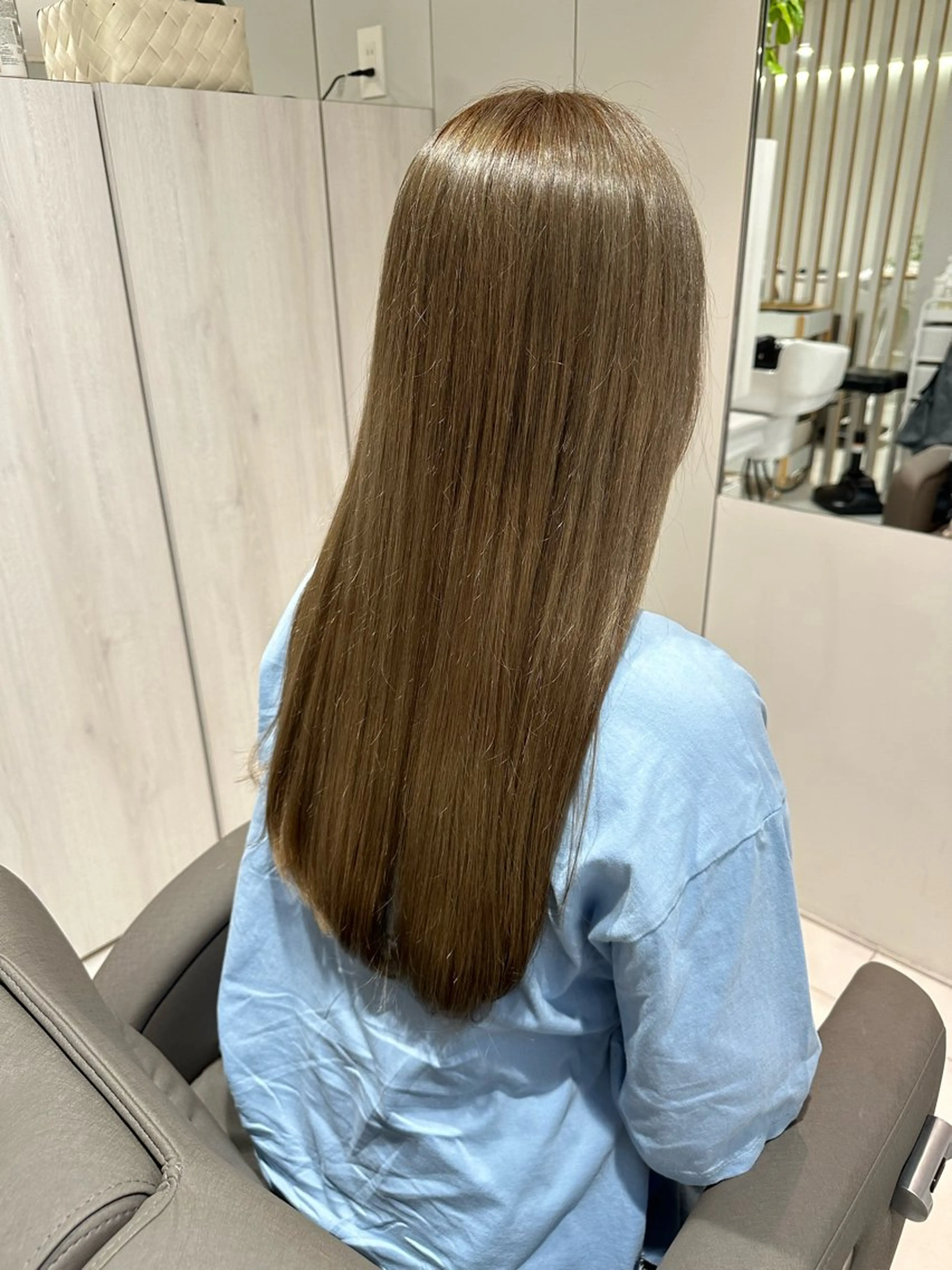 セミロング カラー ベージュカラー オリーブベージュ 太田ありさ クリーミーヘアカラーのヘアスタイル