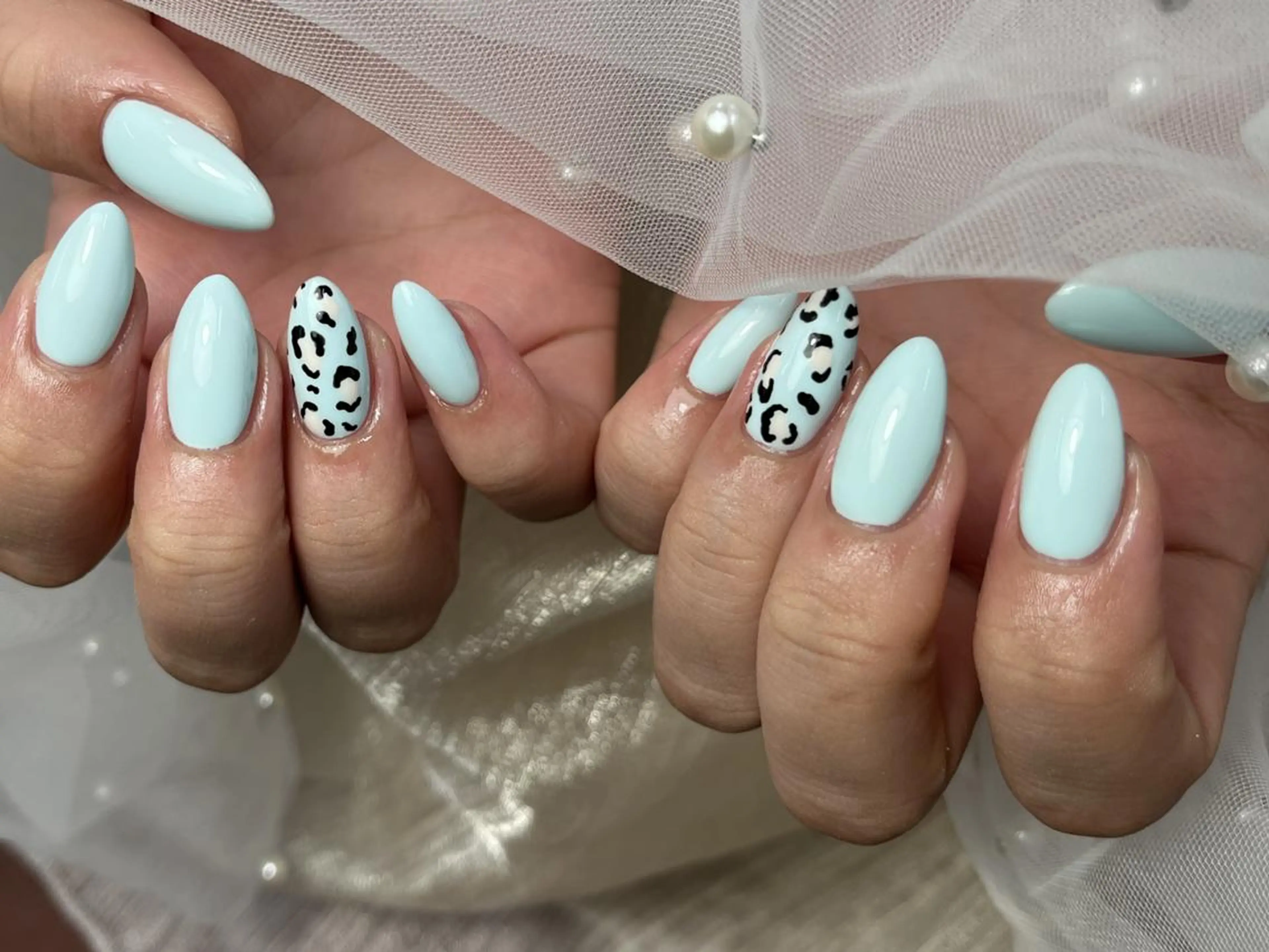 ネイル アニマル柄 ブルー シンプルネイル ハンドネイル ToliyDeliy Nail Salonのネイルデザイン