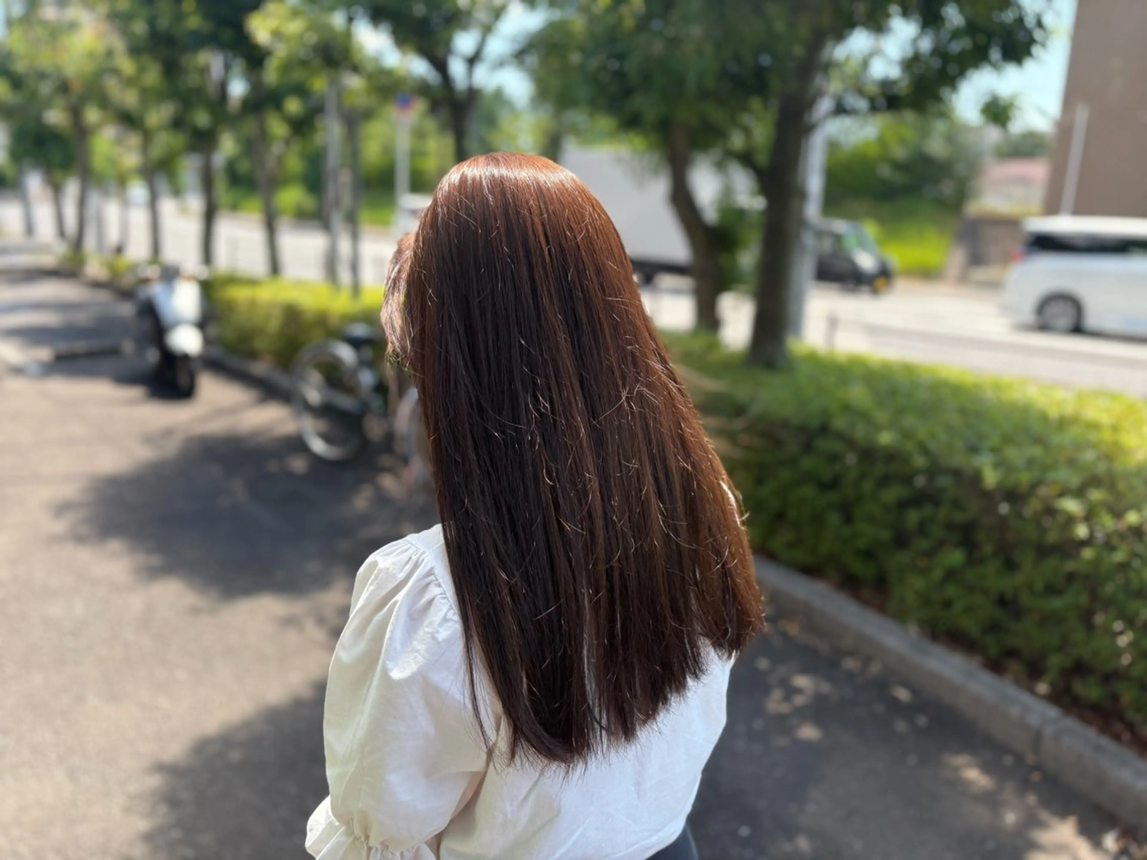 ロング カラー ベージュカラー ブリーチ ダブルカラー ブリーチなしカラー オリーブベージュ ヘアカラー 朝倉友香 ハイトーン×韓国風のヘアスタイル