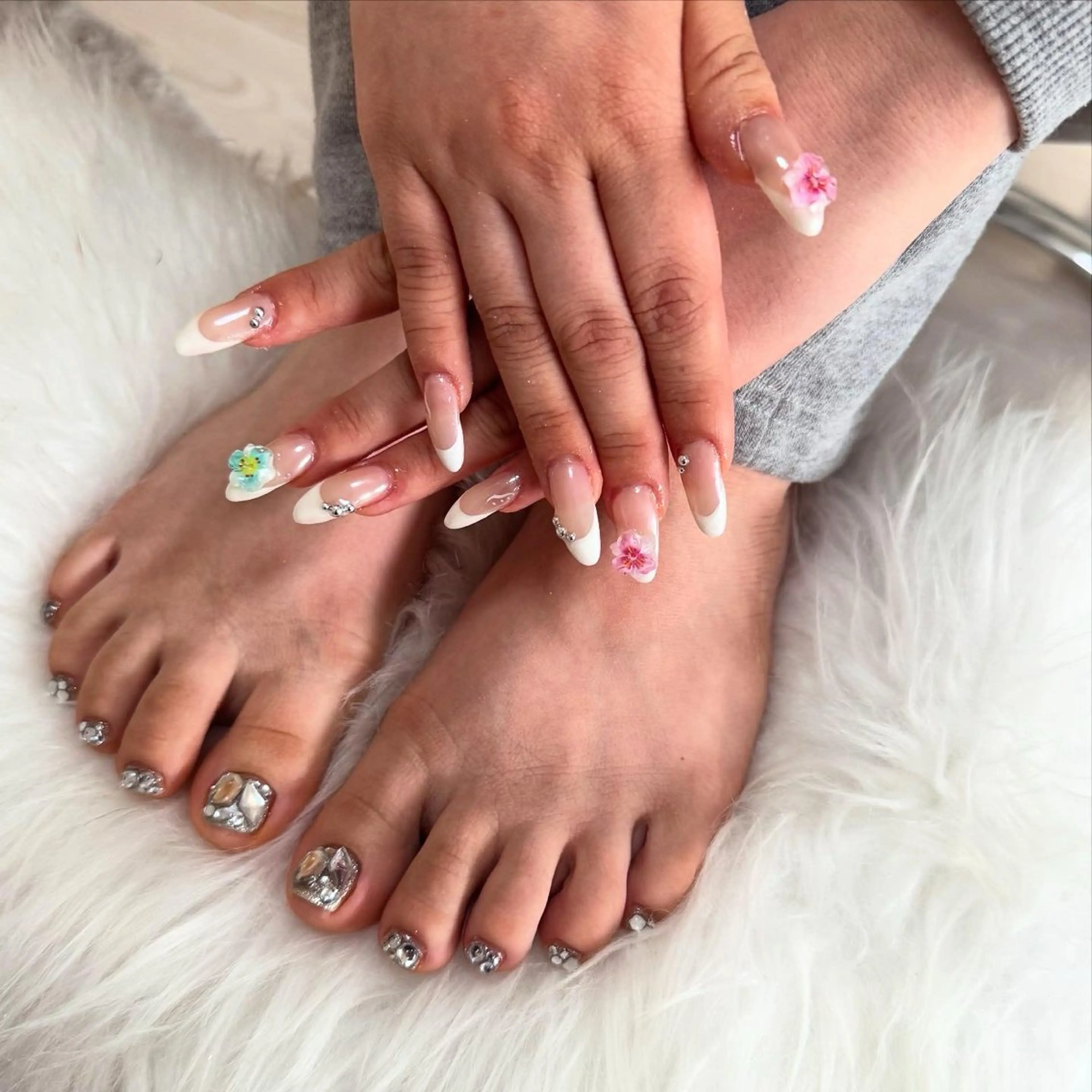 セミロング ハンドネイル フットネイル mao .のネイルデザイン