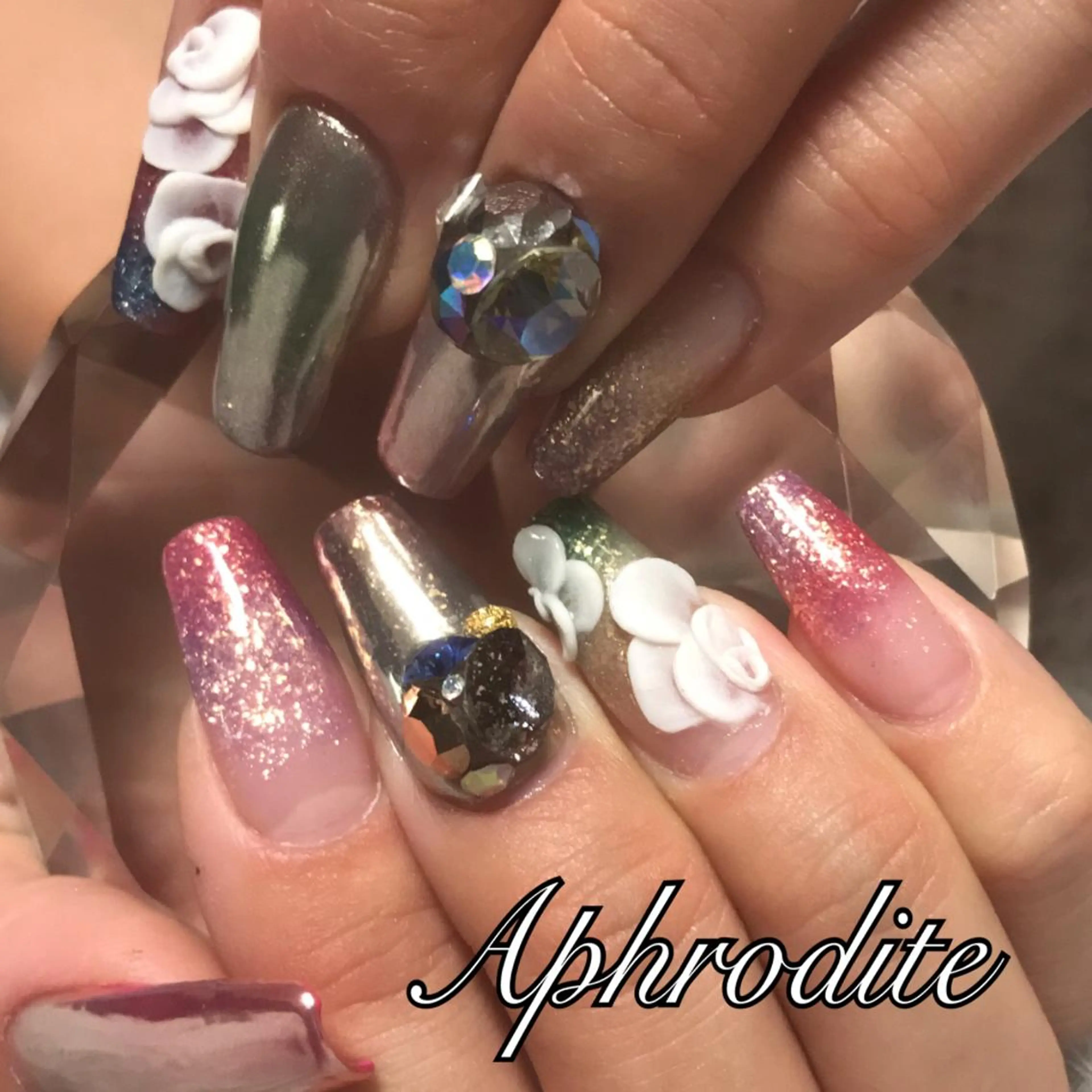 ネイル スカルプネイル APHRODITE Nagisaのネイルデザイン