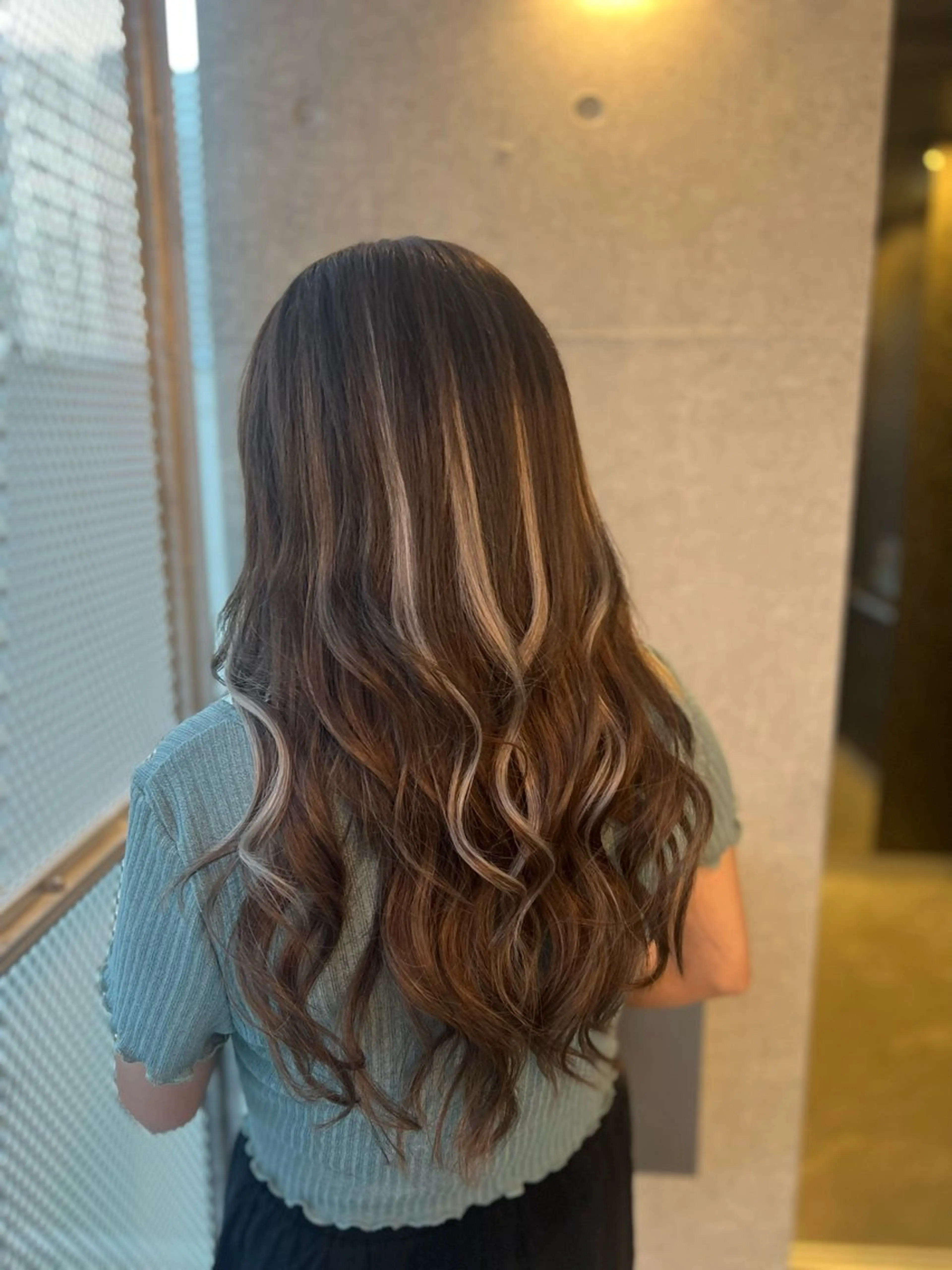ミディアム カラー ハイライトカラー エクステ ハイライト ヘアカラー エクステ ＤＥＳＴ所属・吉野 瑳桜のヘアスタイル