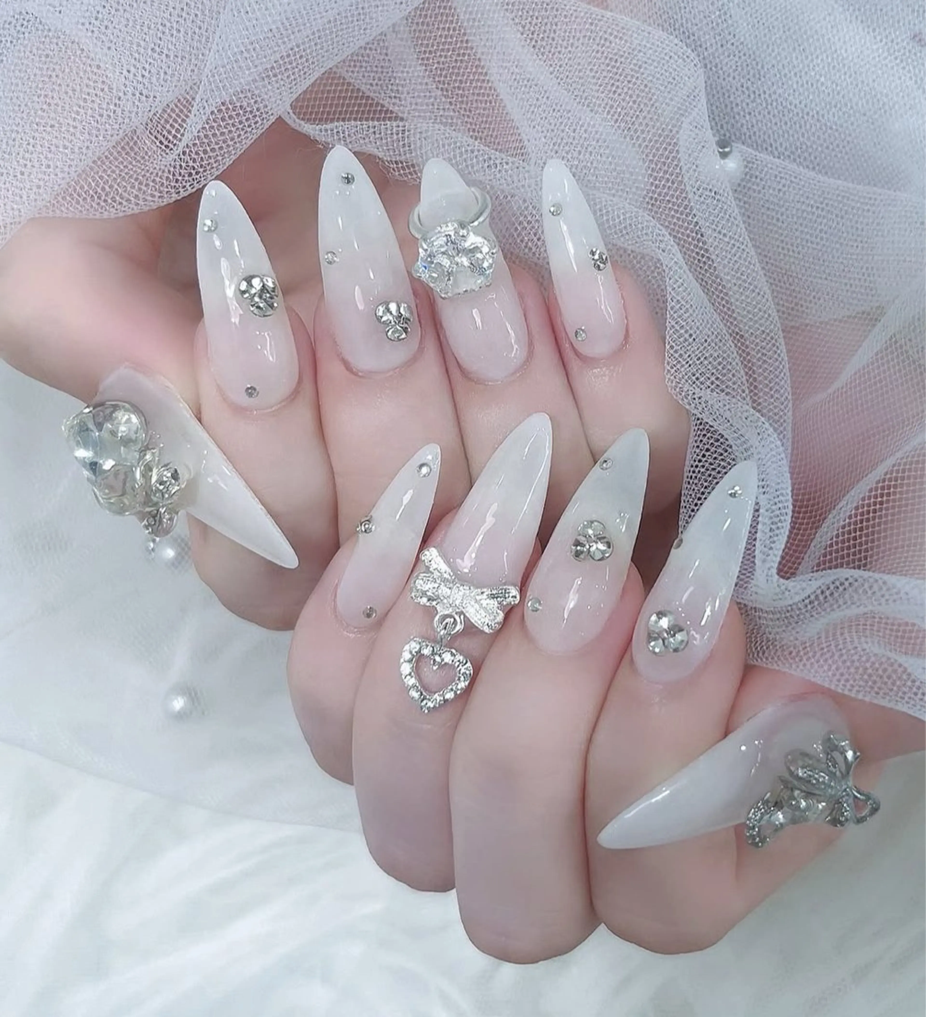 ネイル フレンチネイル ジェルネイル ガラスフレンチ ハロウィン ハート ハンドネイル H.baby Nail Salonのネイルデザイン
