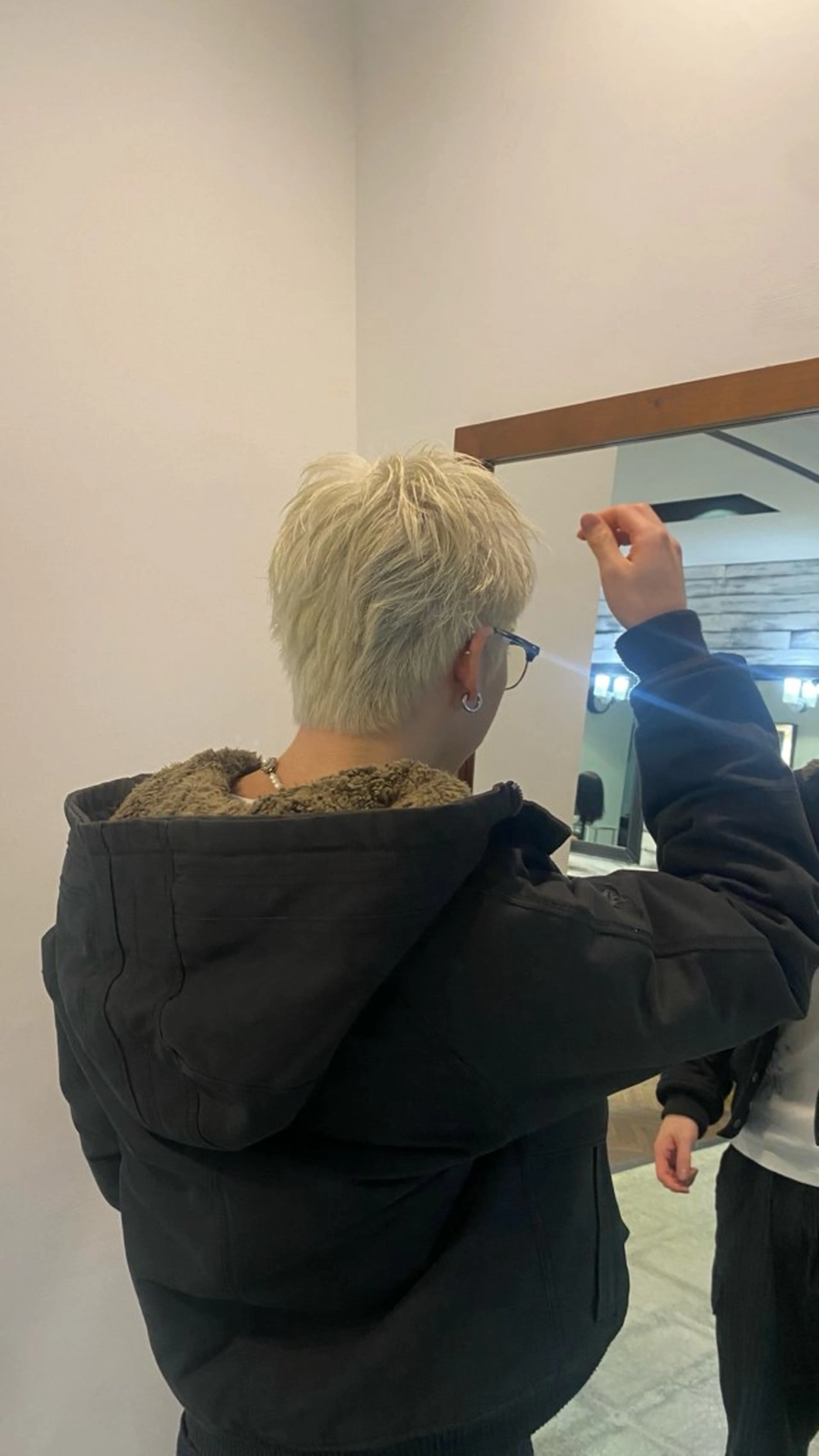 メンズ メンズブリーチ メンズハイトーン ヘアカラー ササキ モモカのヘアスタイル