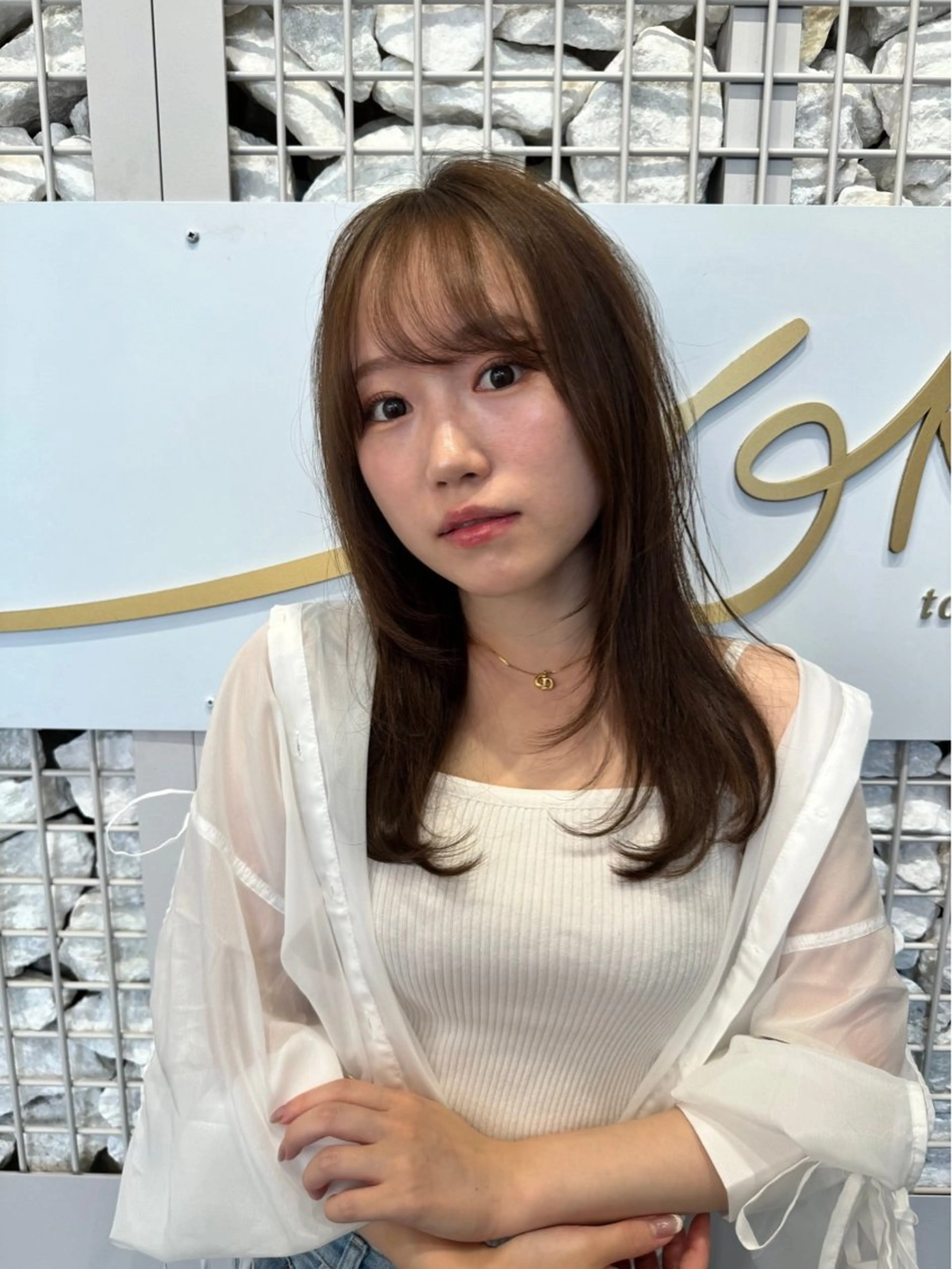 ミディアム 里見 愛梨のヘアスタイル