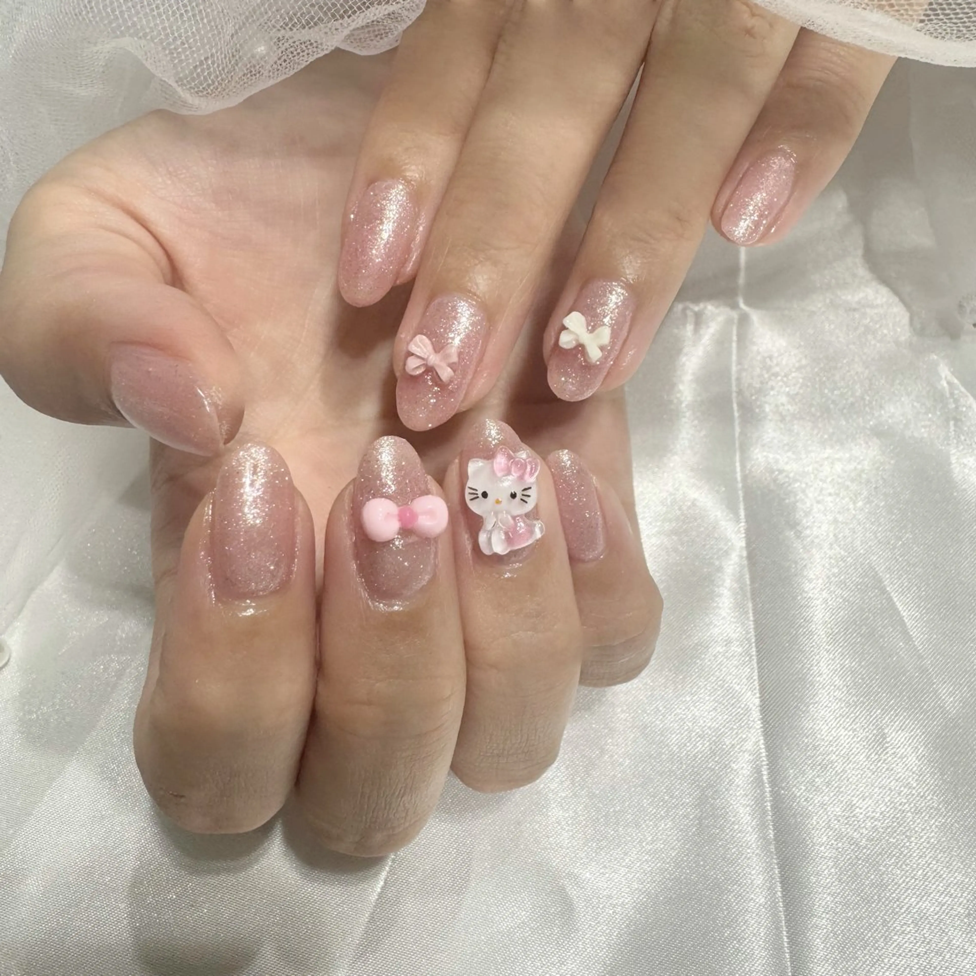 ネイル キラキラネイル ラメ(グリッター) ラメグラデーション ワンカラーネイル ピンク ハンドネイル 💫fein. nail💫のネイルデザイン