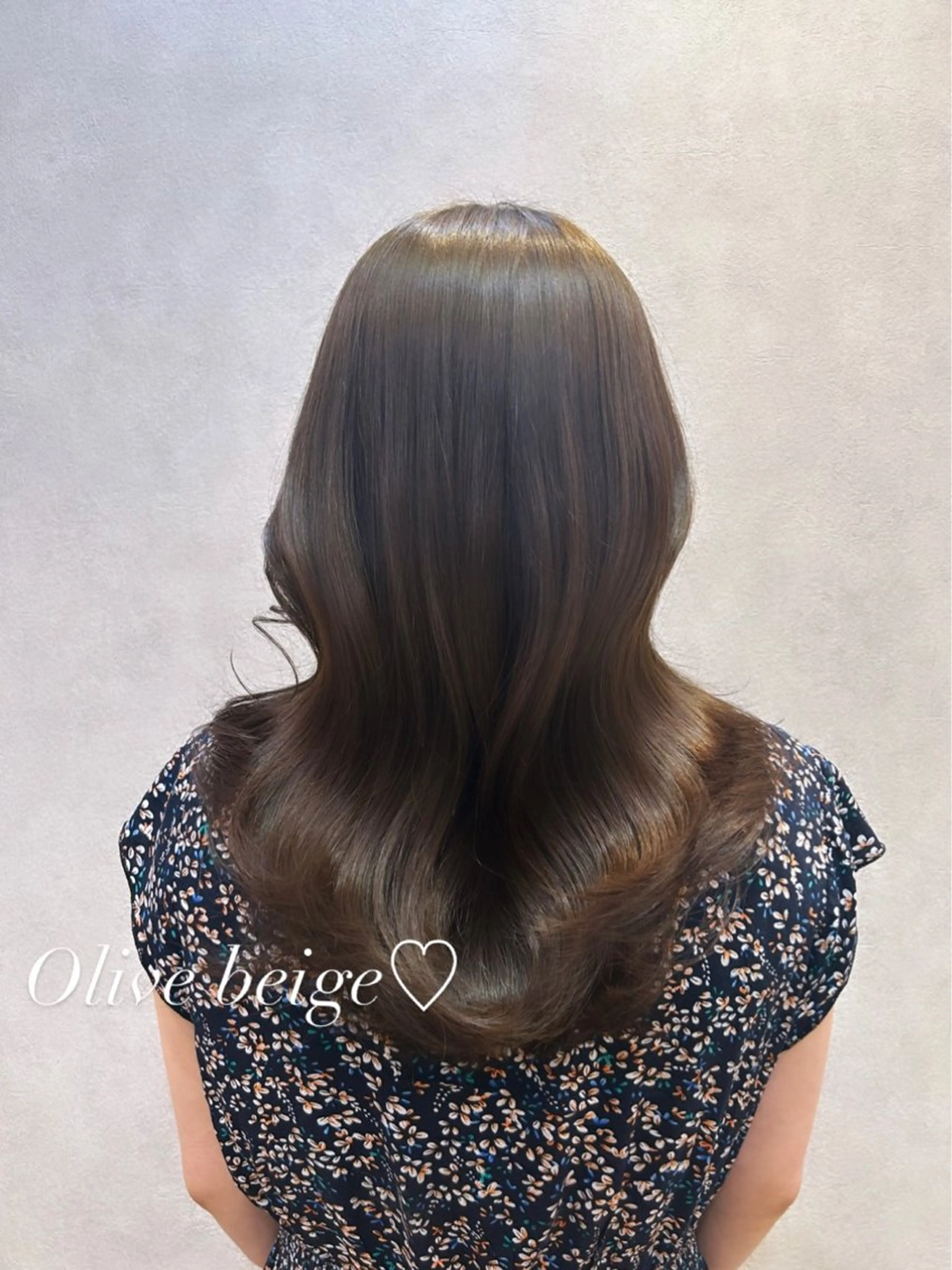 ミディアム カラー ヘアアレンジ ベージュカラー オリーブベージュ くびれヘア 韓国風ヘア レイヤーカット カット ヘアカラー トリートメント 🩷韓国ヘア/ヨシン モリ🩷Maikaのヘアスタイル