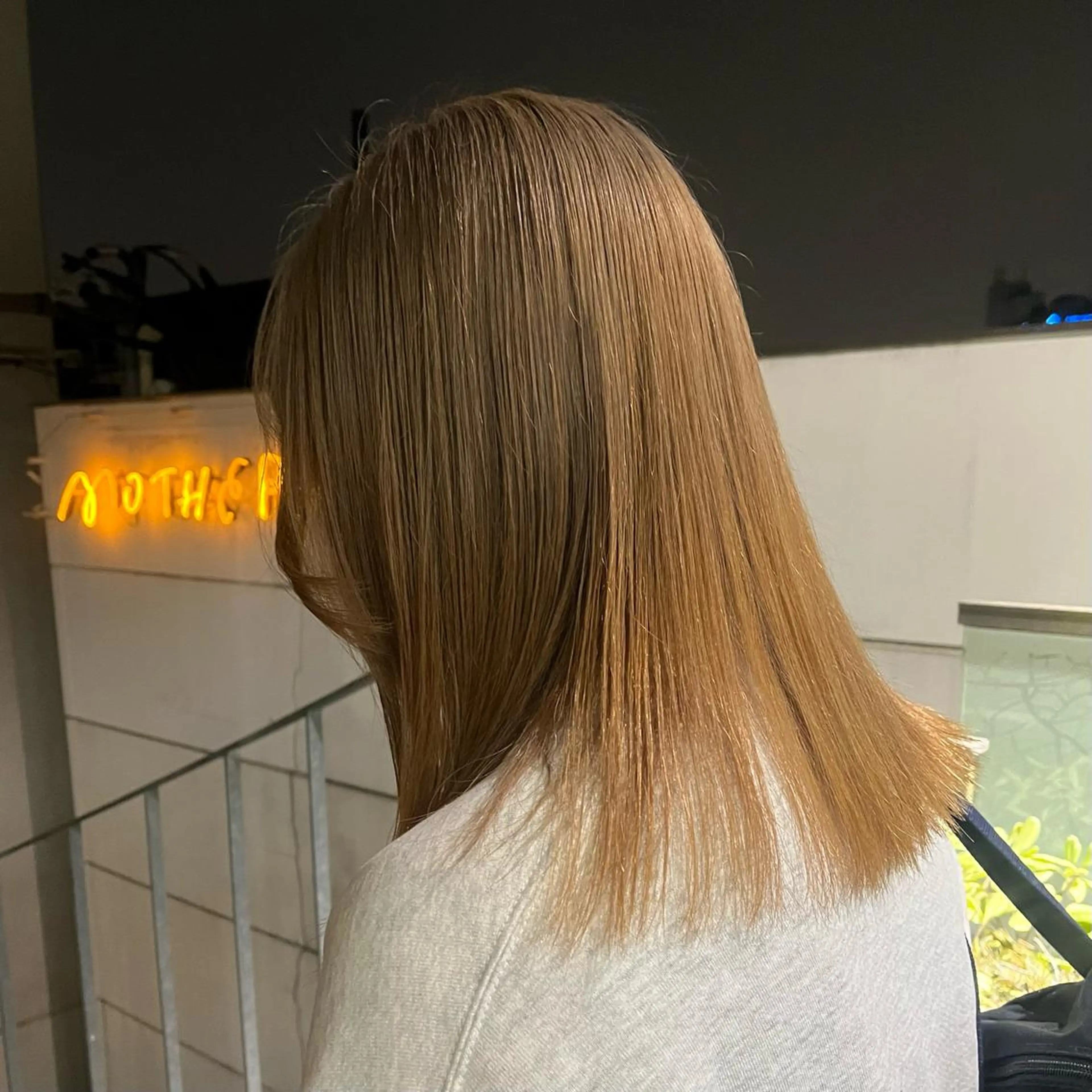 ミディアム カラー ヘアアレンジ ベージュカラー ボブハイトーン🦖 デザインMAMIのヘアスタイル