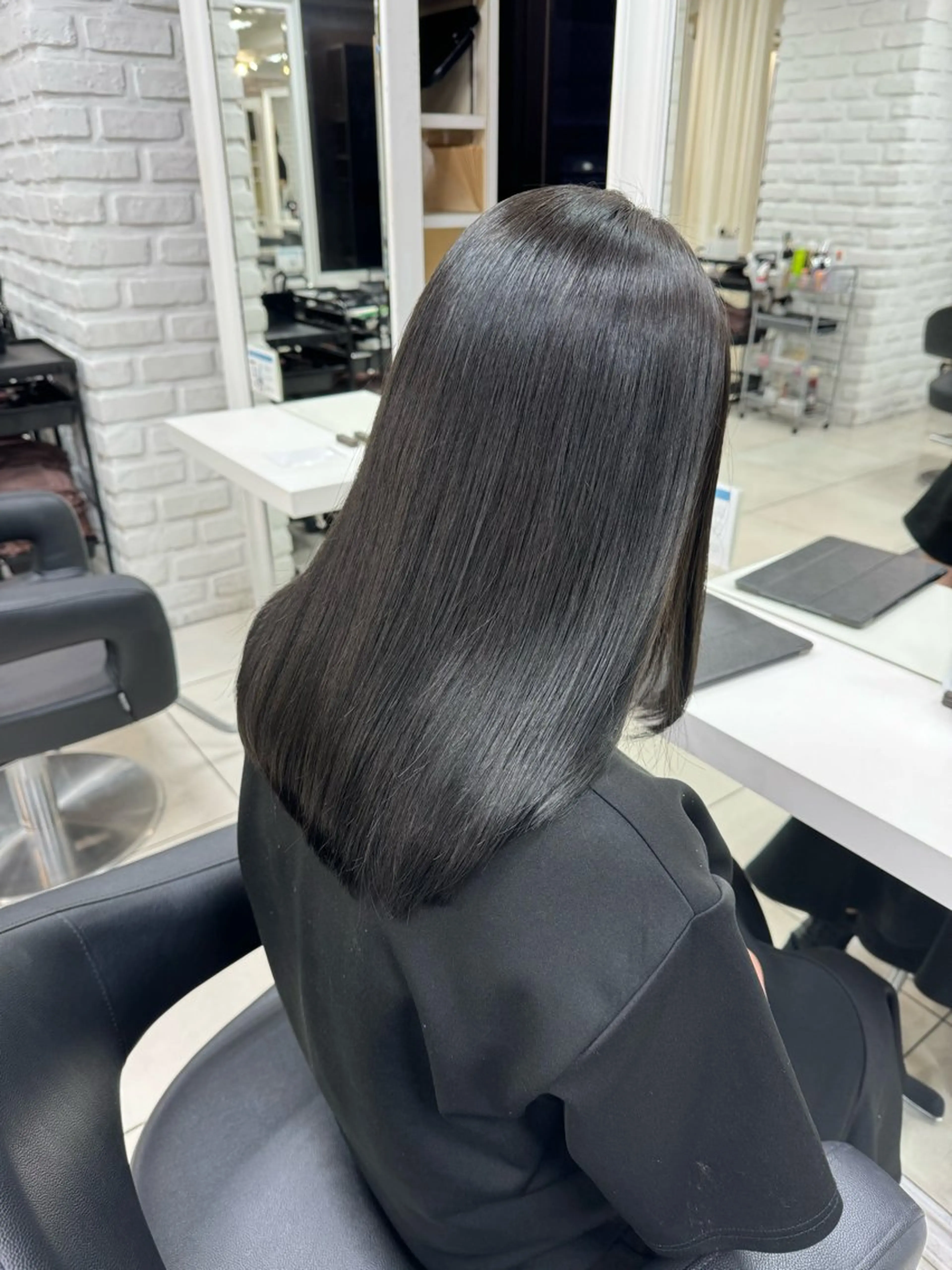 カラー 透明感カラー イルミナカラー ヘアカラー トリートメント 【デザインカラー】 粥川佳日望のヘアスタイル