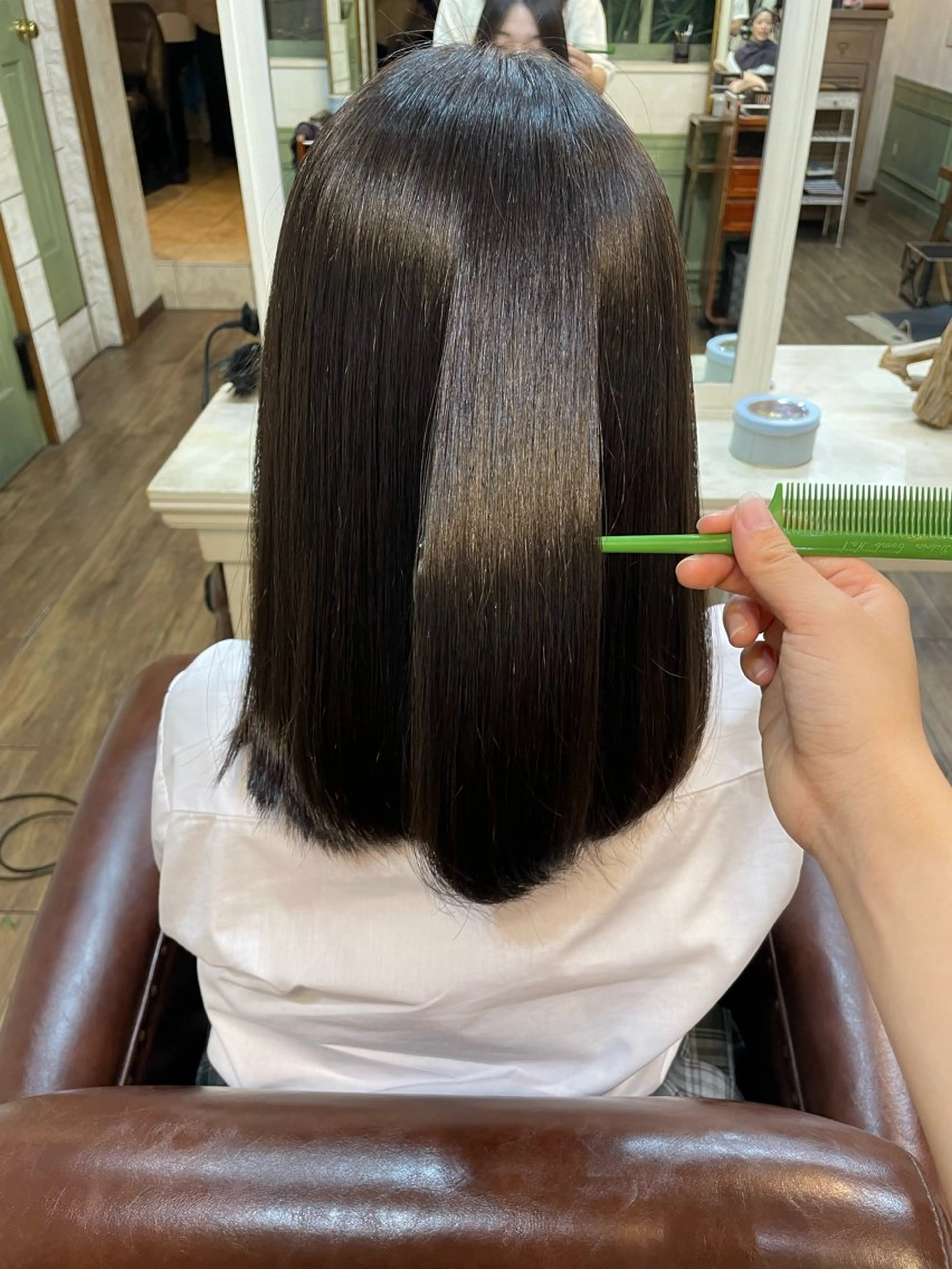 ミディアム 坂本 菜摘のヘアスタイル