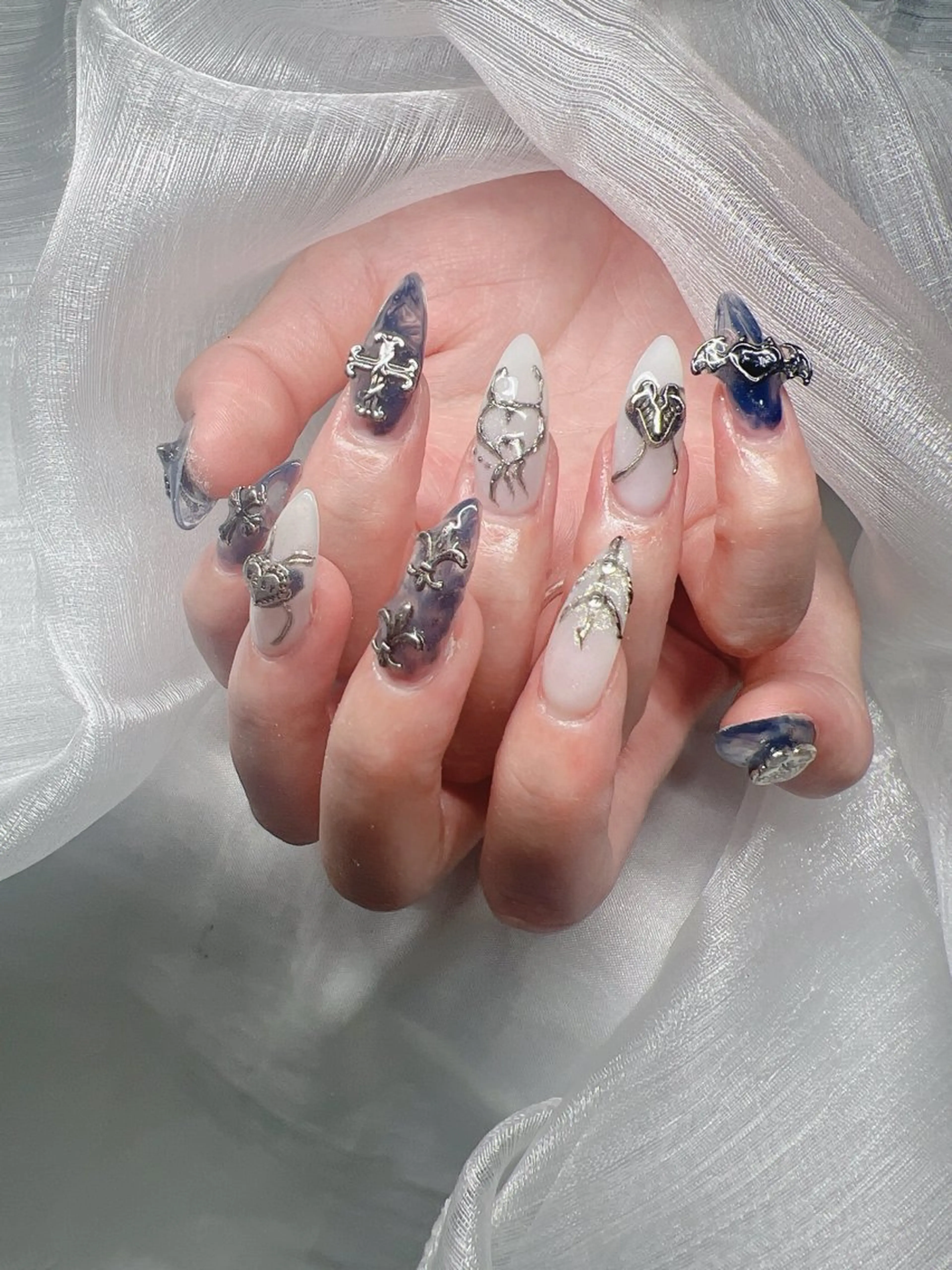 ネイル 長さ出し グラデーション 卒業式 キラキラネイル マグネットネイル ハンドネイル Lee Nailsのネイルデザイン