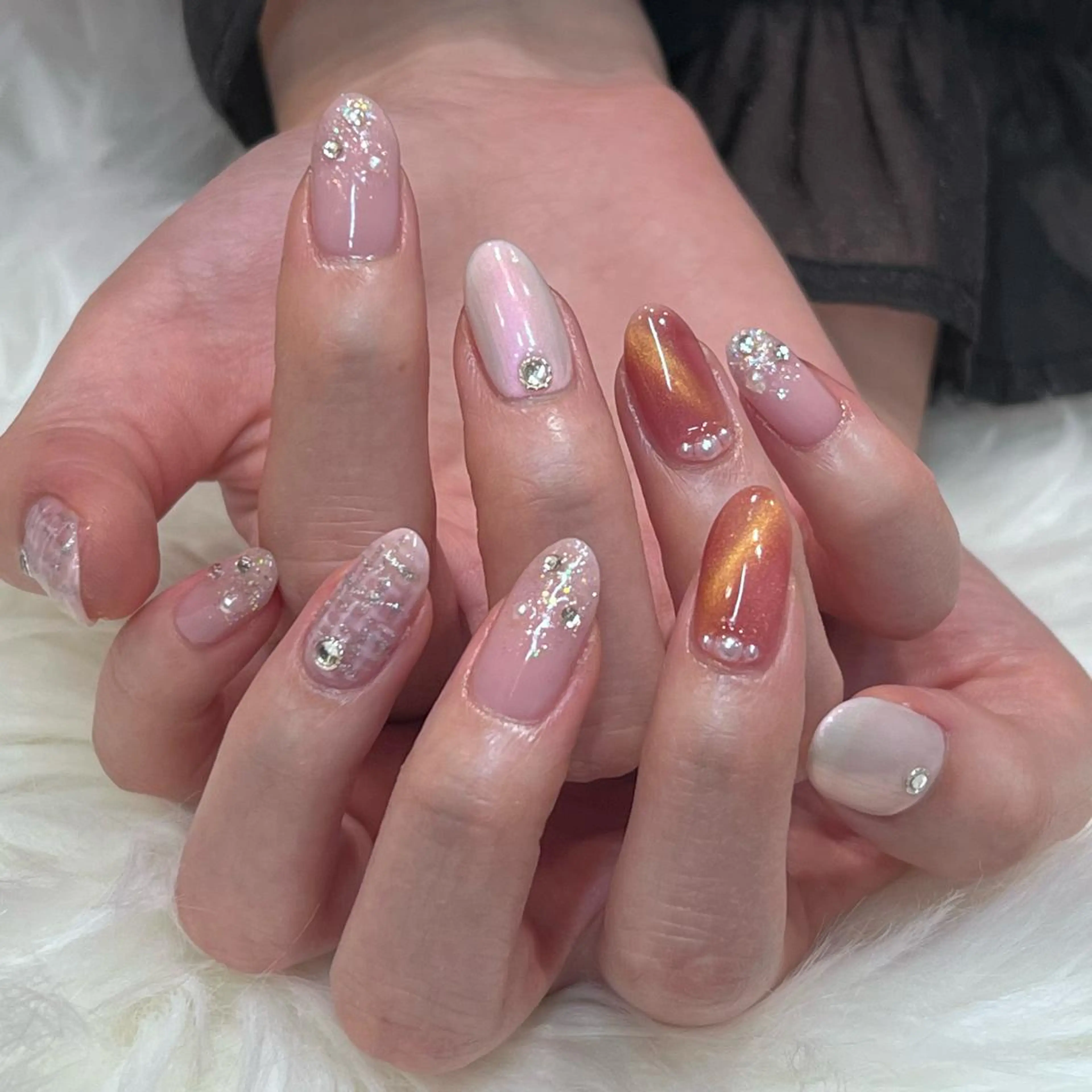 ネイル キラキラネイル ワンホンネイル Luna nail— kanaeのネイルデザイン