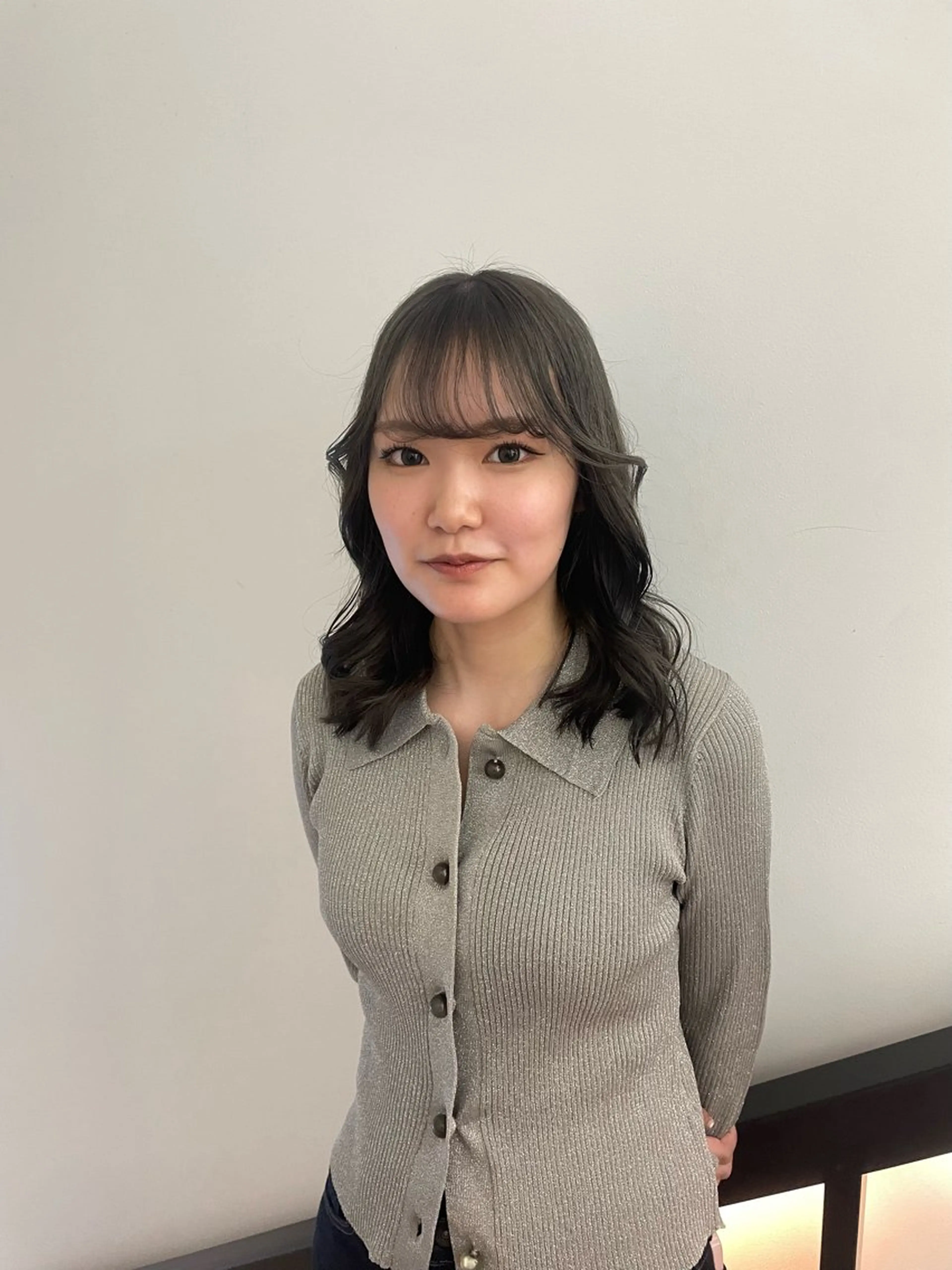 ミディアム カラー ヘアカラー 🌟暖色系ハイトーン 🌟AIのヘアスタイル