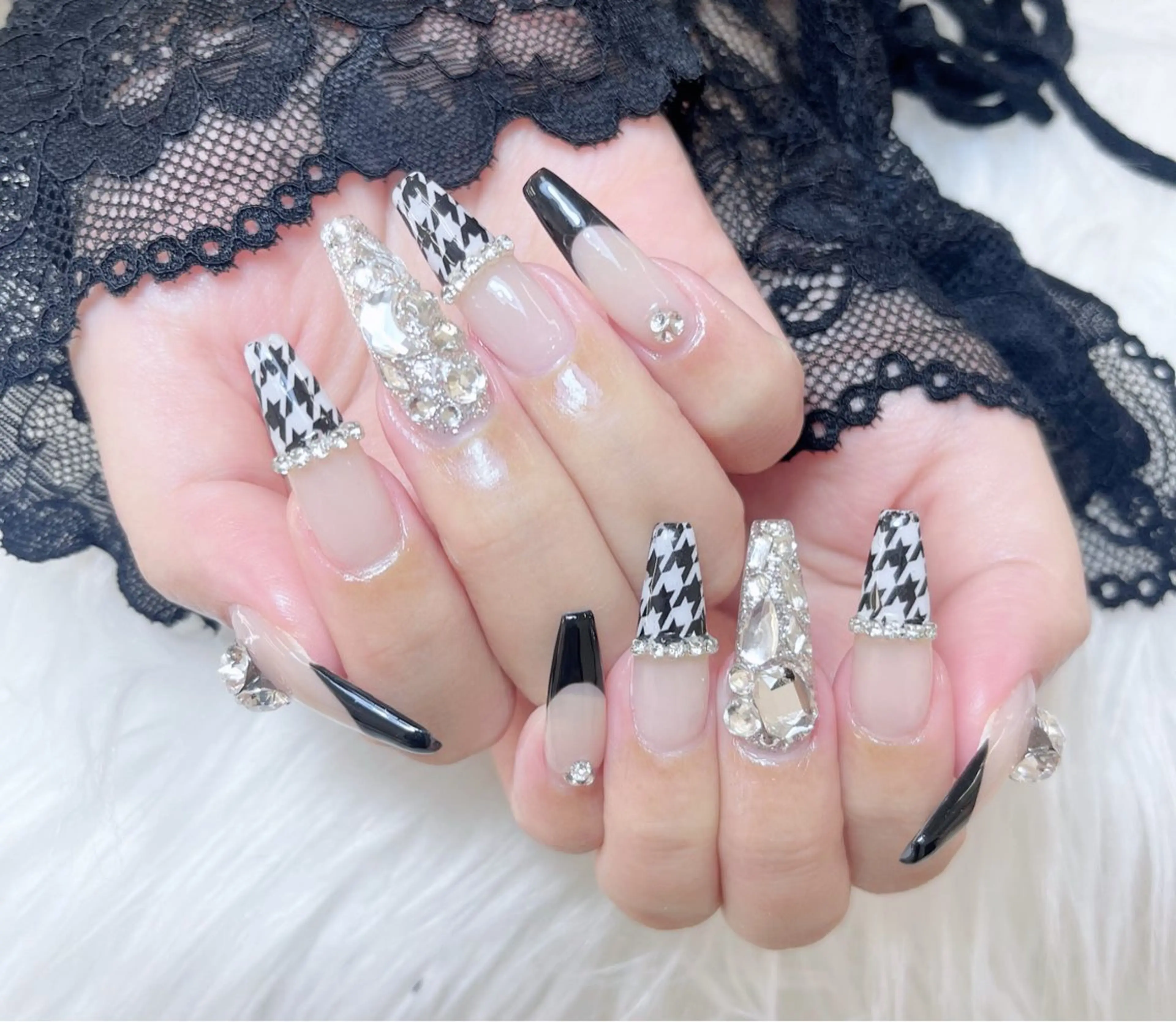ネイル 成人式 ロングネイル マグネットネイル 大理石ネイル(マーブル) リボン ハンドネイル Amee Nailsalon所属・Amee Nailsalonのネイルデザイン