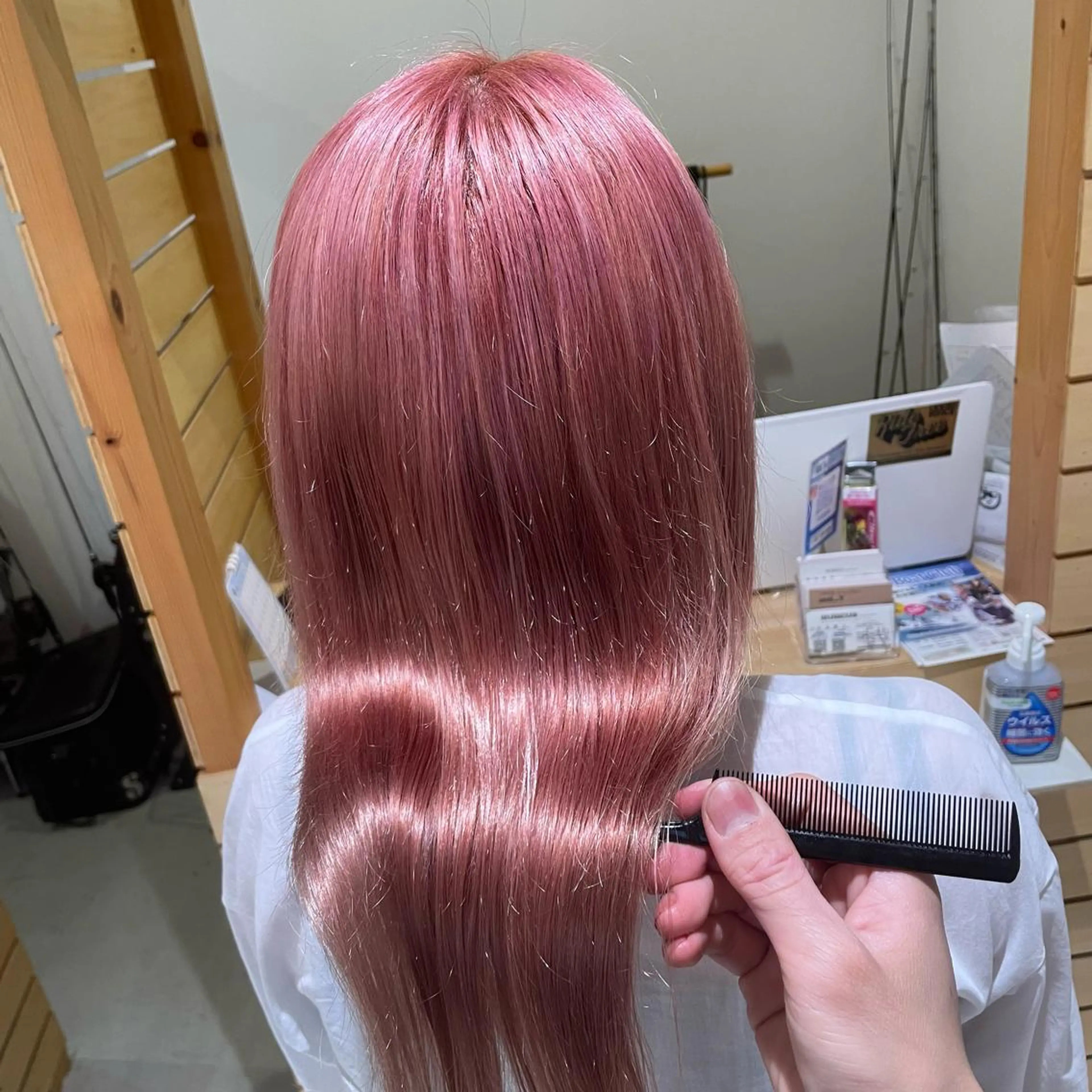 セミロング カラー ブリーチ ピンクカラー RUBEUS【ルベウス】所属・✨艶々カラー🎨 杉本賢人のヘアスタイル