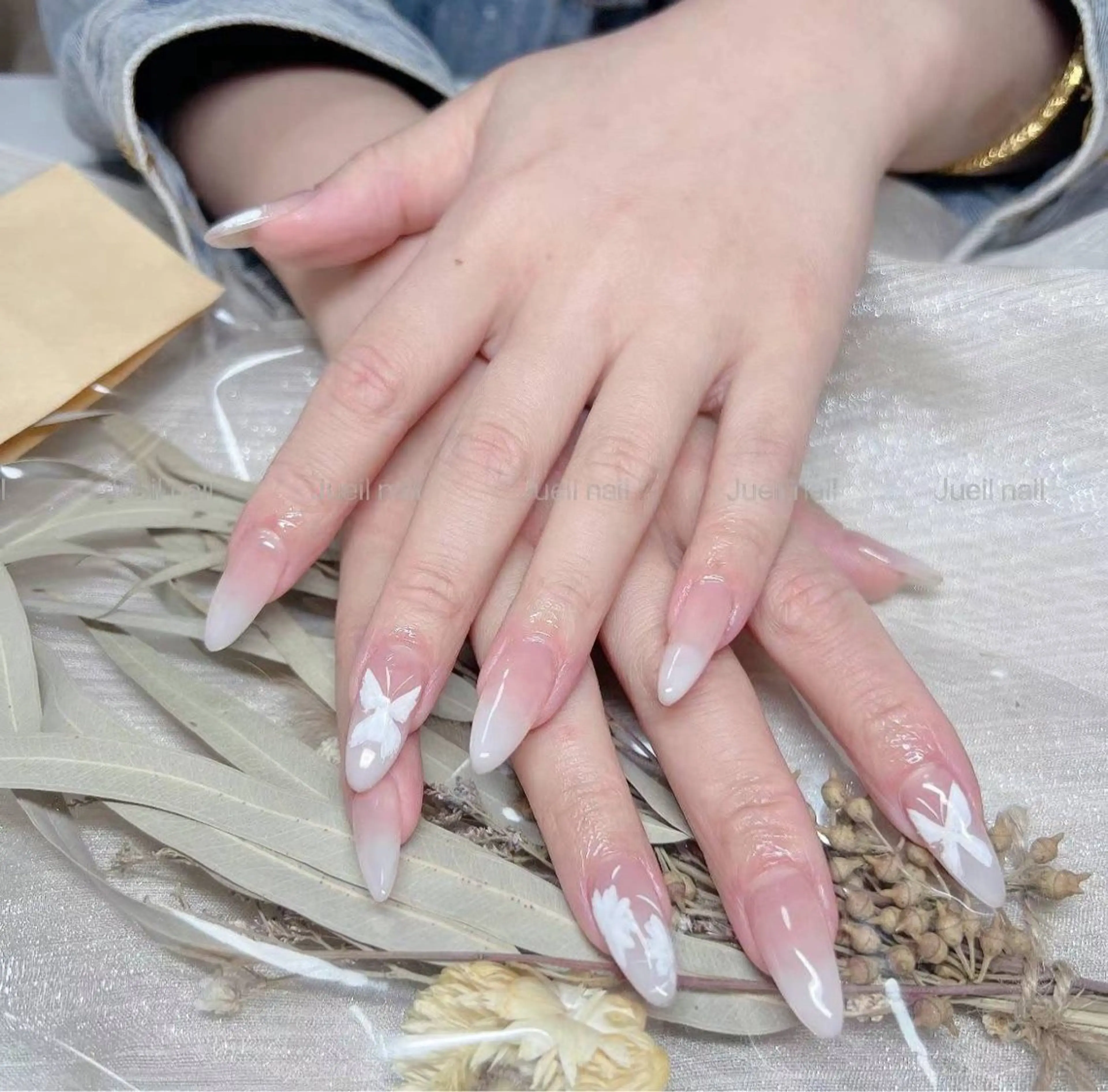 ネイル ハンドネイル KURE ISAKIのネイルデザイン