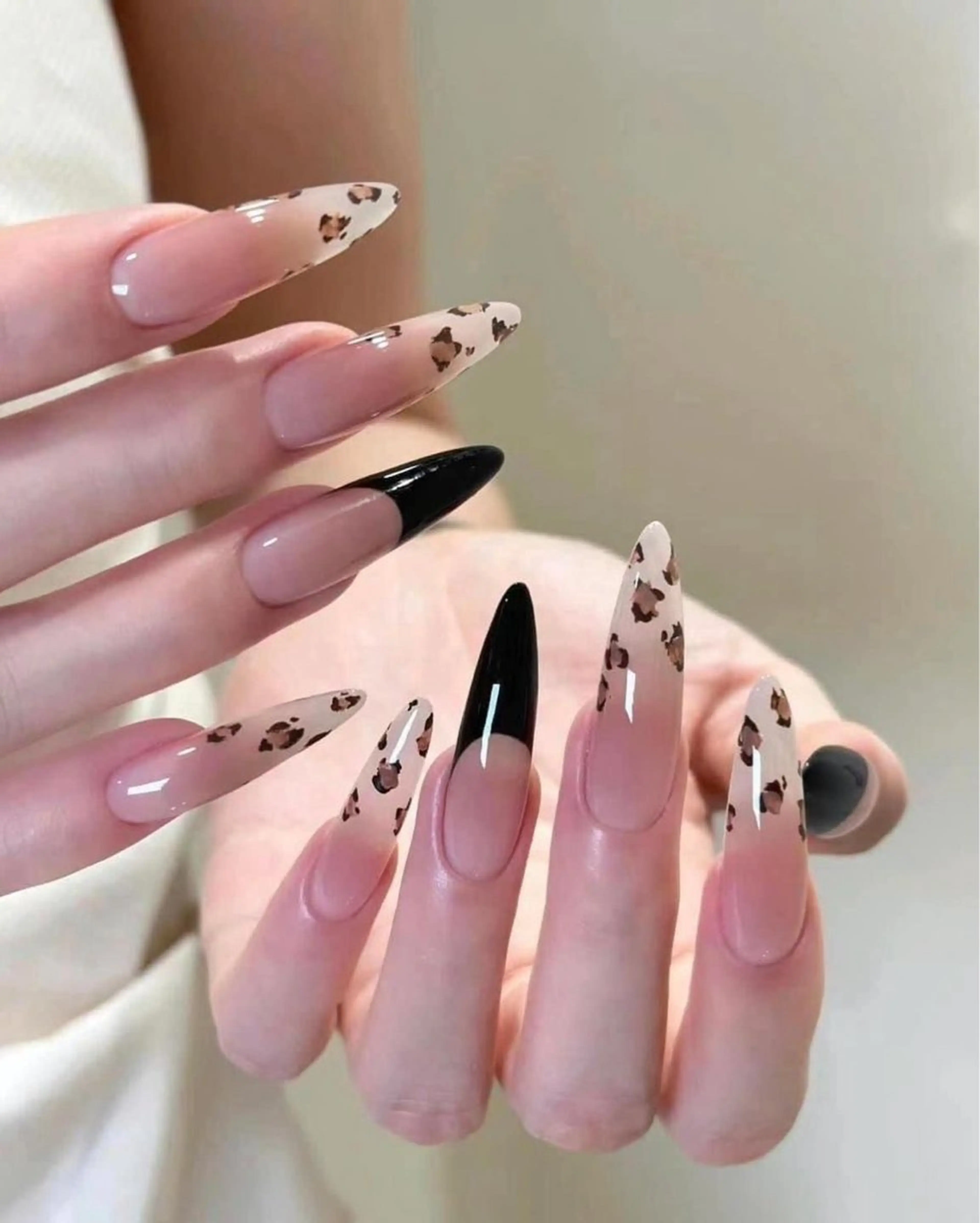 ネイル フレンチネイル ジェルネイル キラキラネイル 韓国ネイル マグネットネイル Julli nail studio所属・Julli NailStudioのネイルデザイン