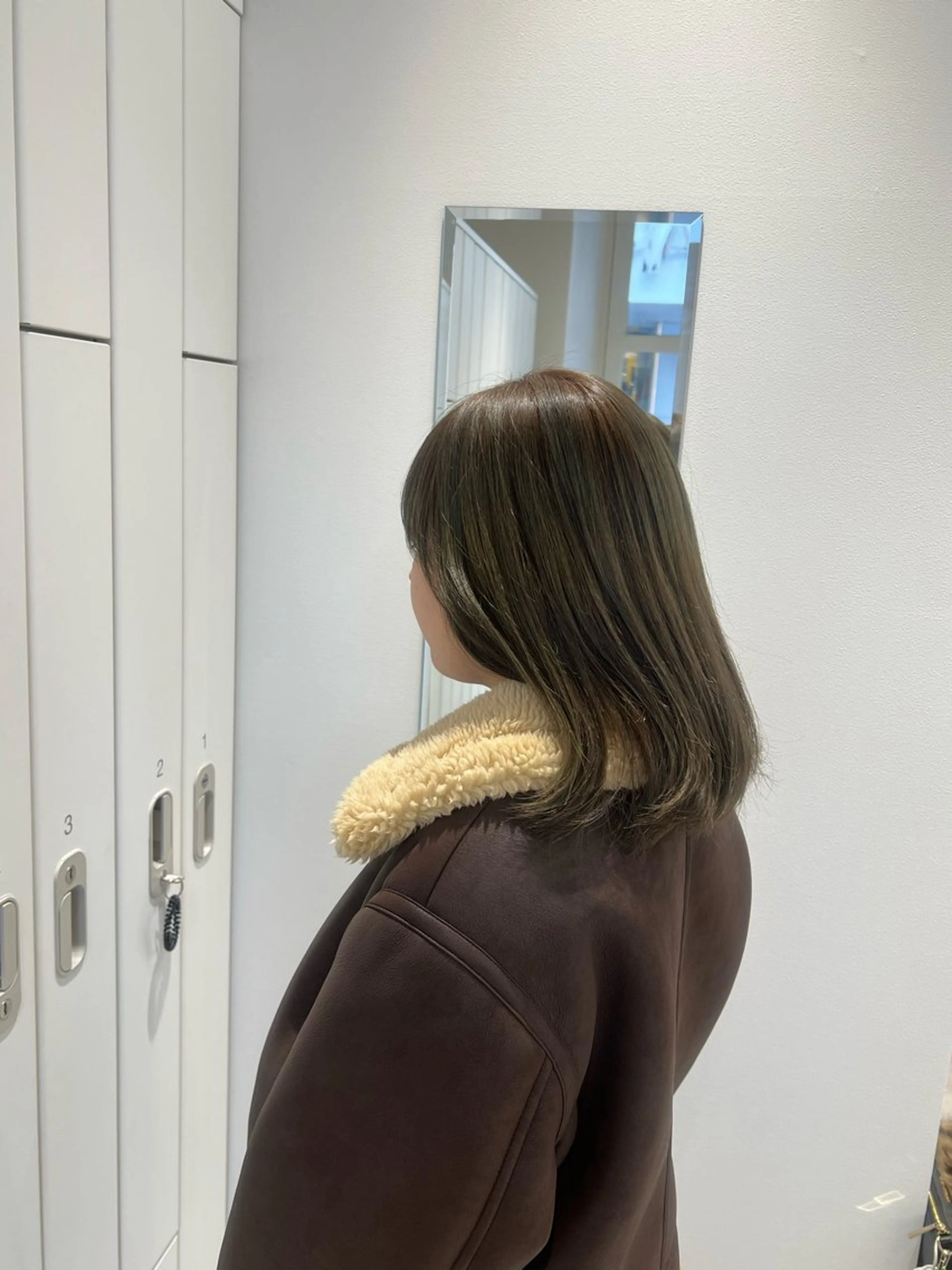 ミディアム ヘアカラー 西田 杏璃のヘアスタイル