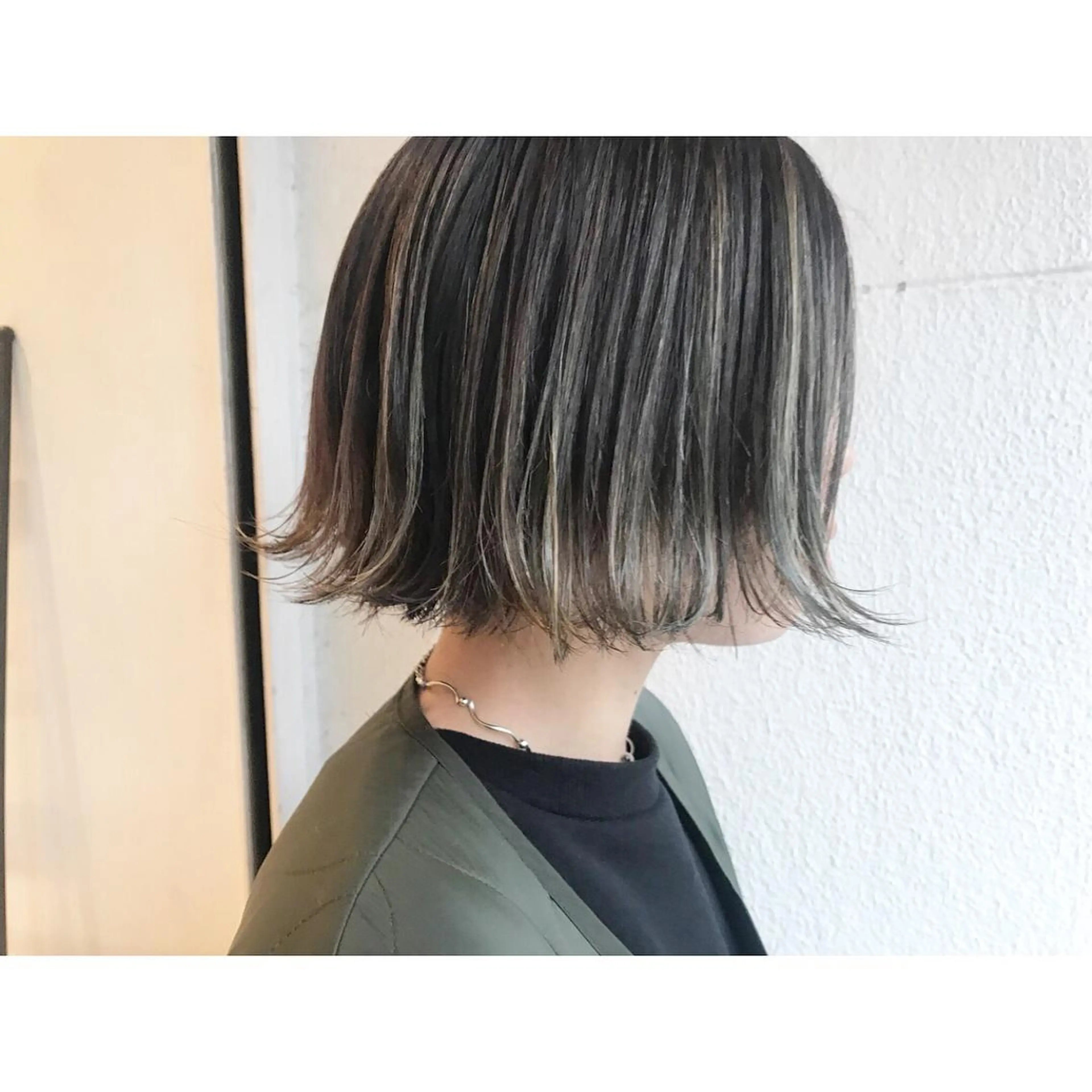 ショート アッシュ ボブ ハイライト カット ヘアカラー トリートメント Musiiik hairのヘアスタイル