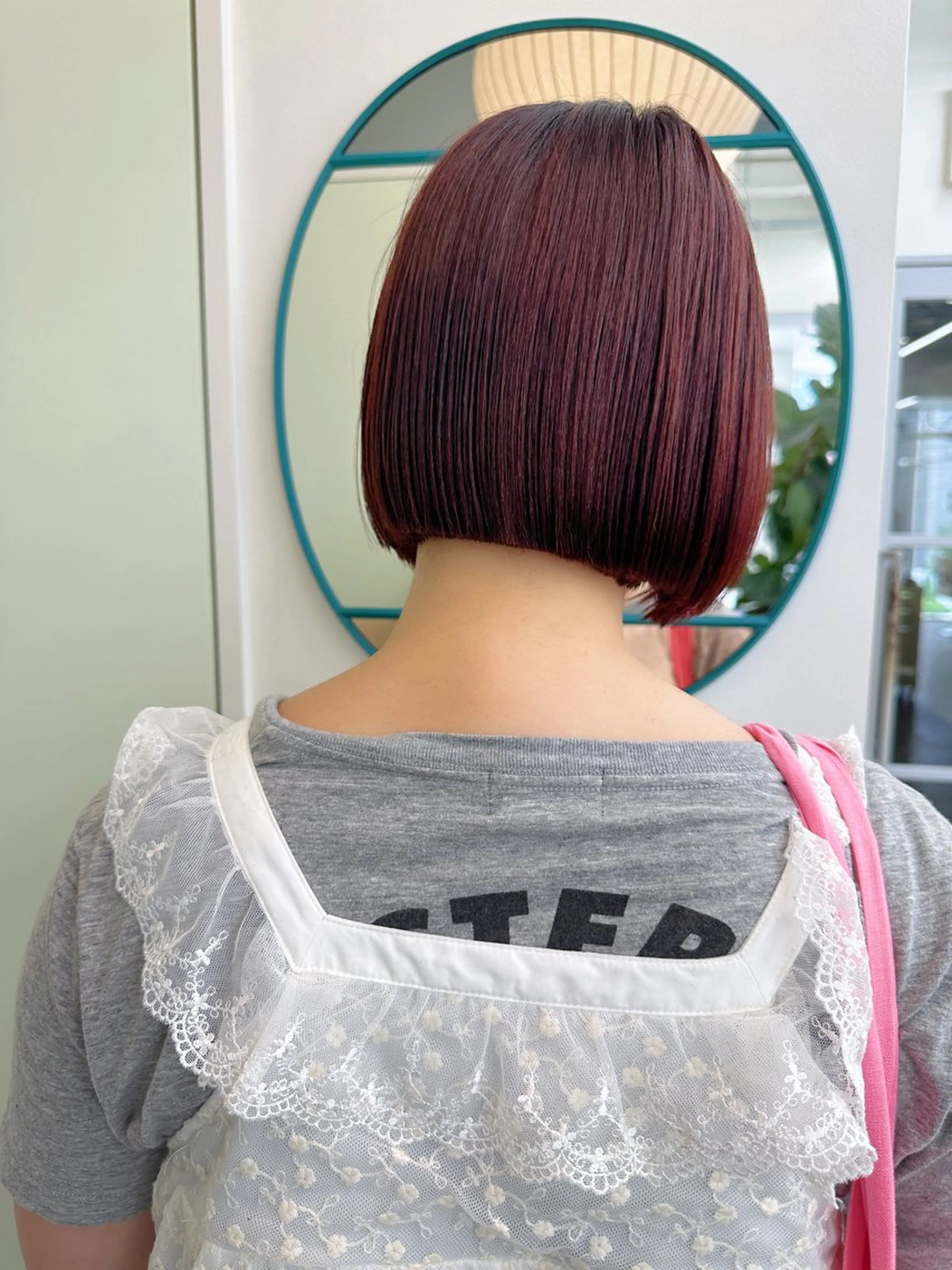 ショート カラー ボルドーカラー ボブ カット ヘアカラー トリートメント ボブ/レイヤー/ケア パーマ/透明感カラーのヘアスタイル