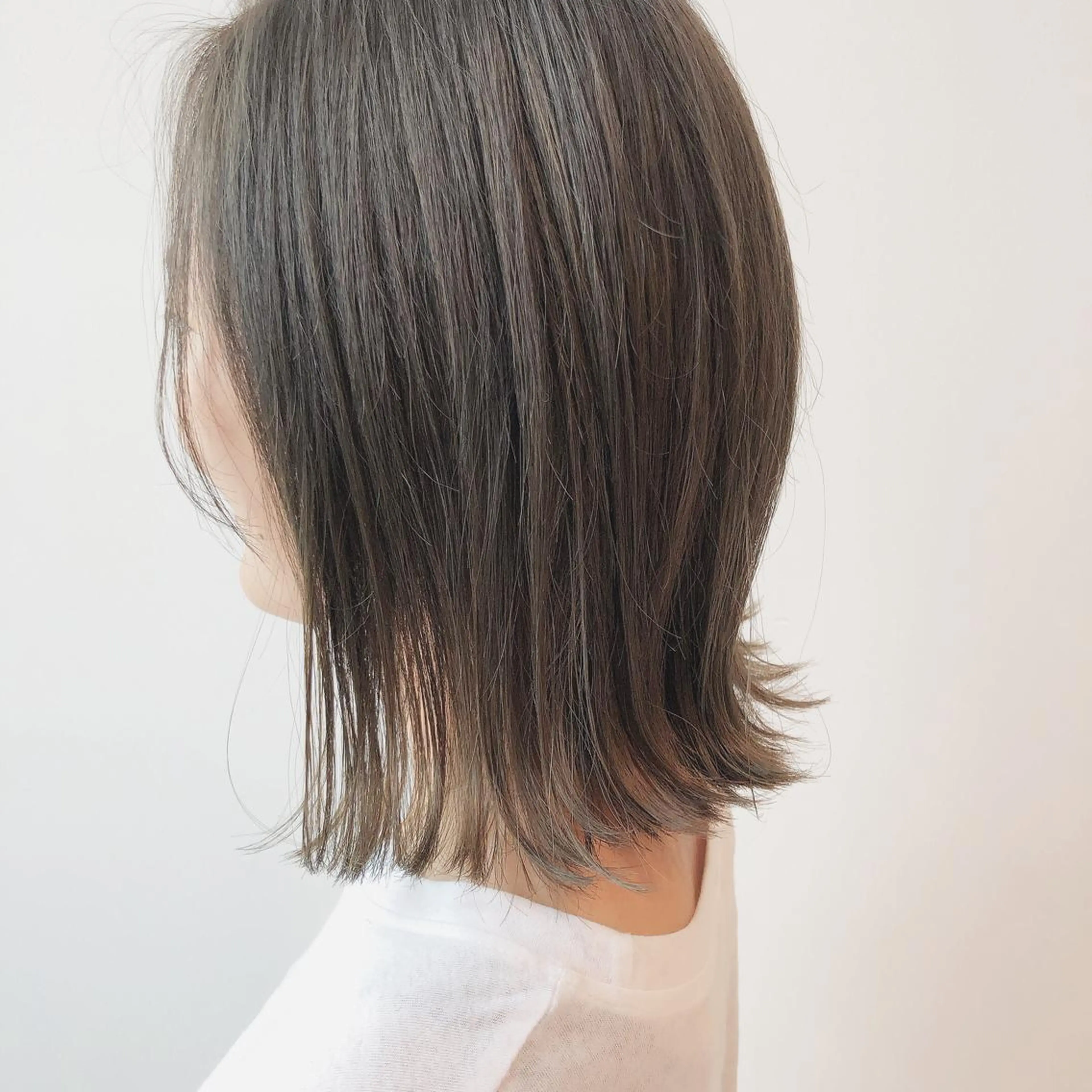 ミディアム カラー ブリーチ グレージュ ヤマモト マイのヘアスタイル